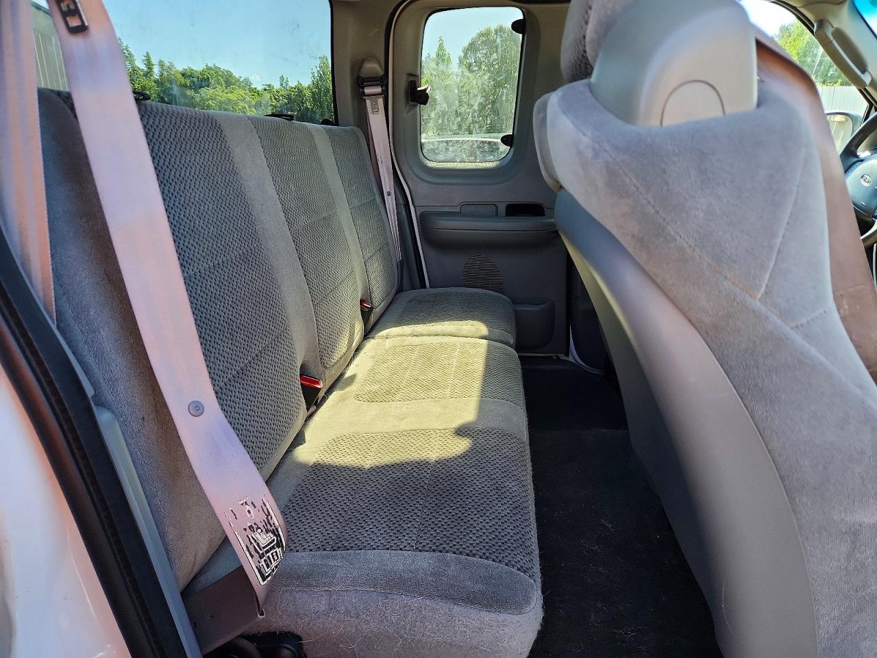 2002 Ford F150 White vin: 1FTRX17272NB09447