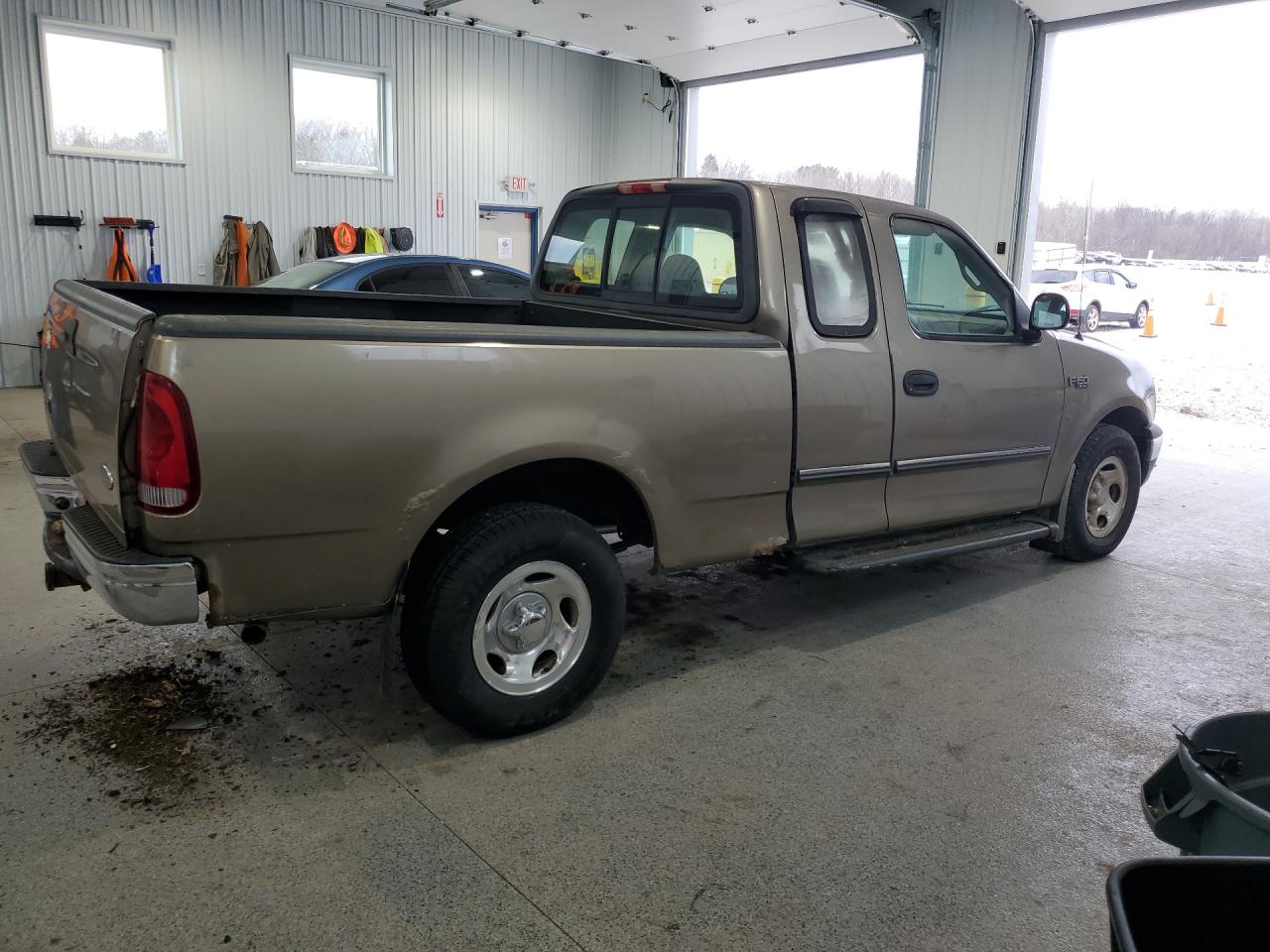 2002 Ford F150 Tan vin: 1FTRX172X2NA76069 Damage: Right Bed Side, Rust, Severe Damage