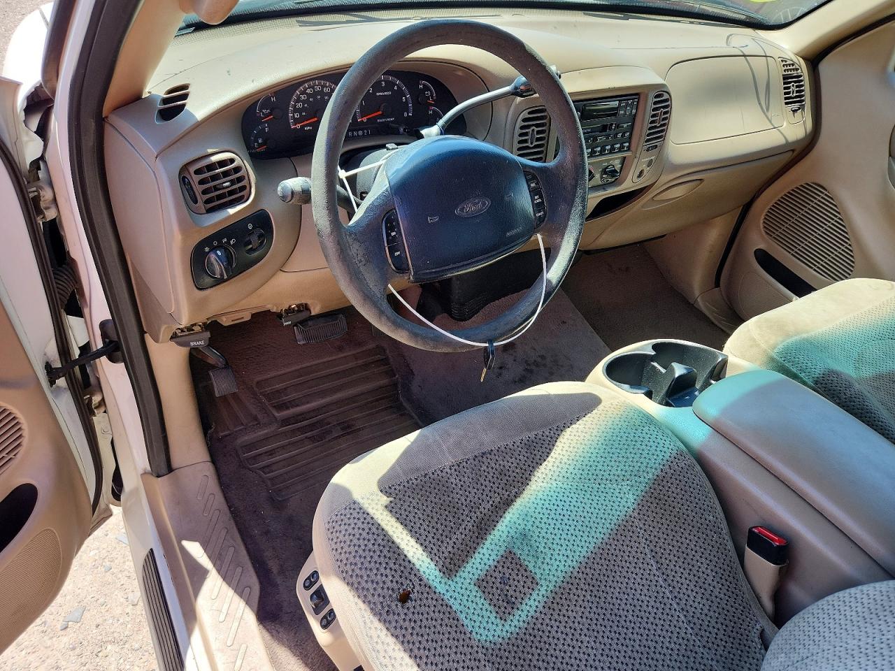 2000 Ford F150 White vin: 1FTRX17L0YNC02599