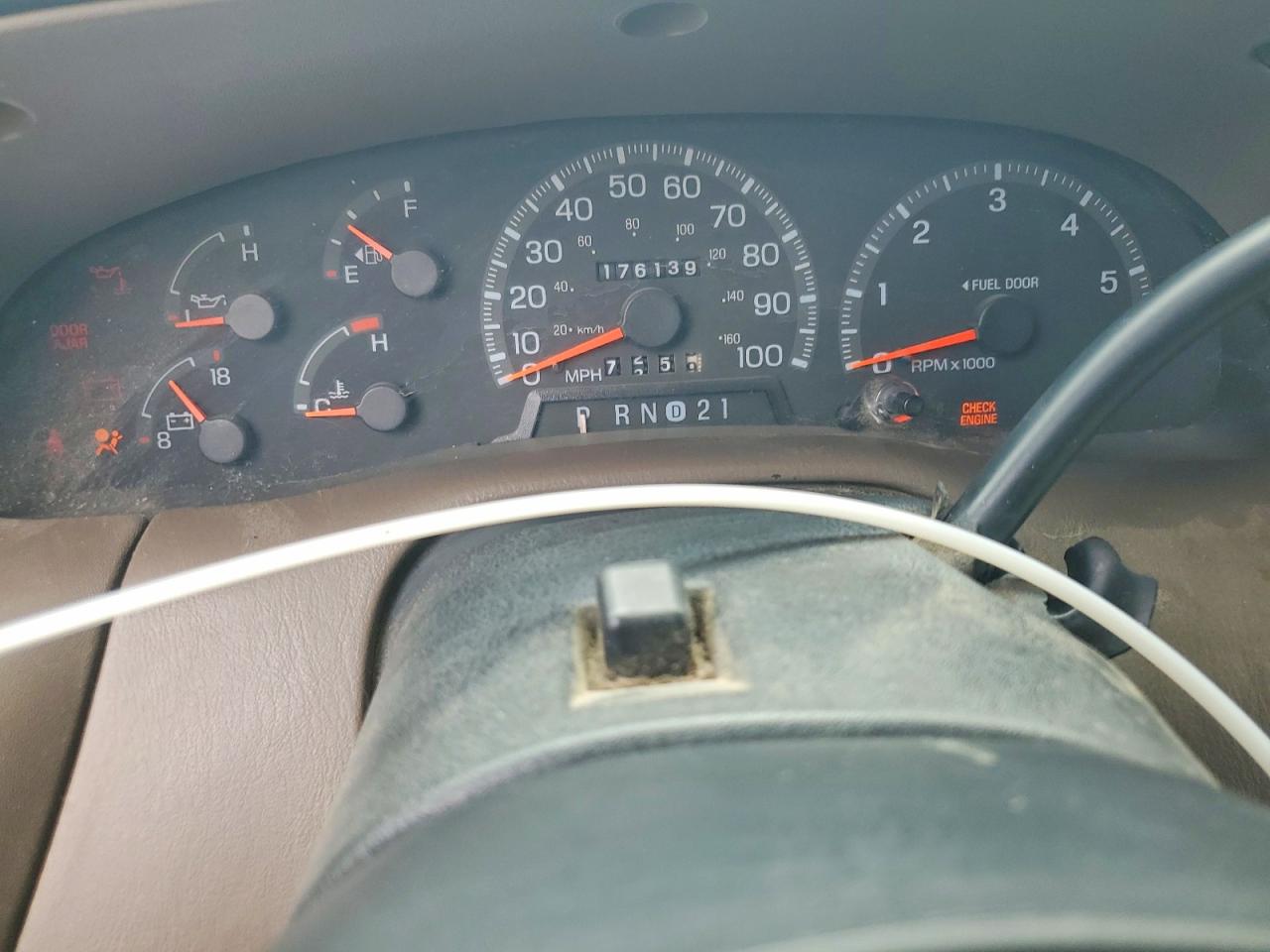 1998 Ford F150 Tan vin: 1FTRX17L1WKB78165