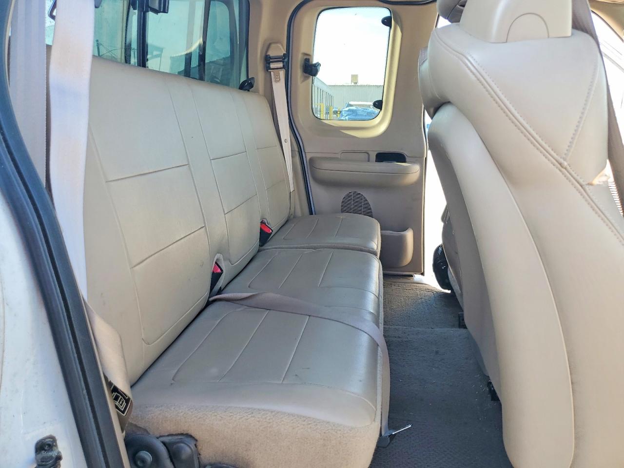 2001 Ford F150 Белый vin: 1FTRX17L21KA17106