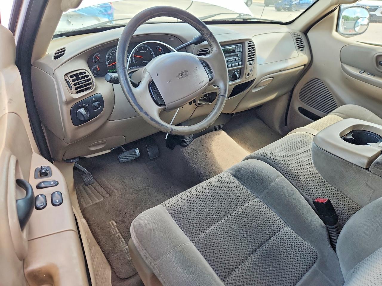 2001 Ford F150 White vin: 1FTRX17W31NB22102