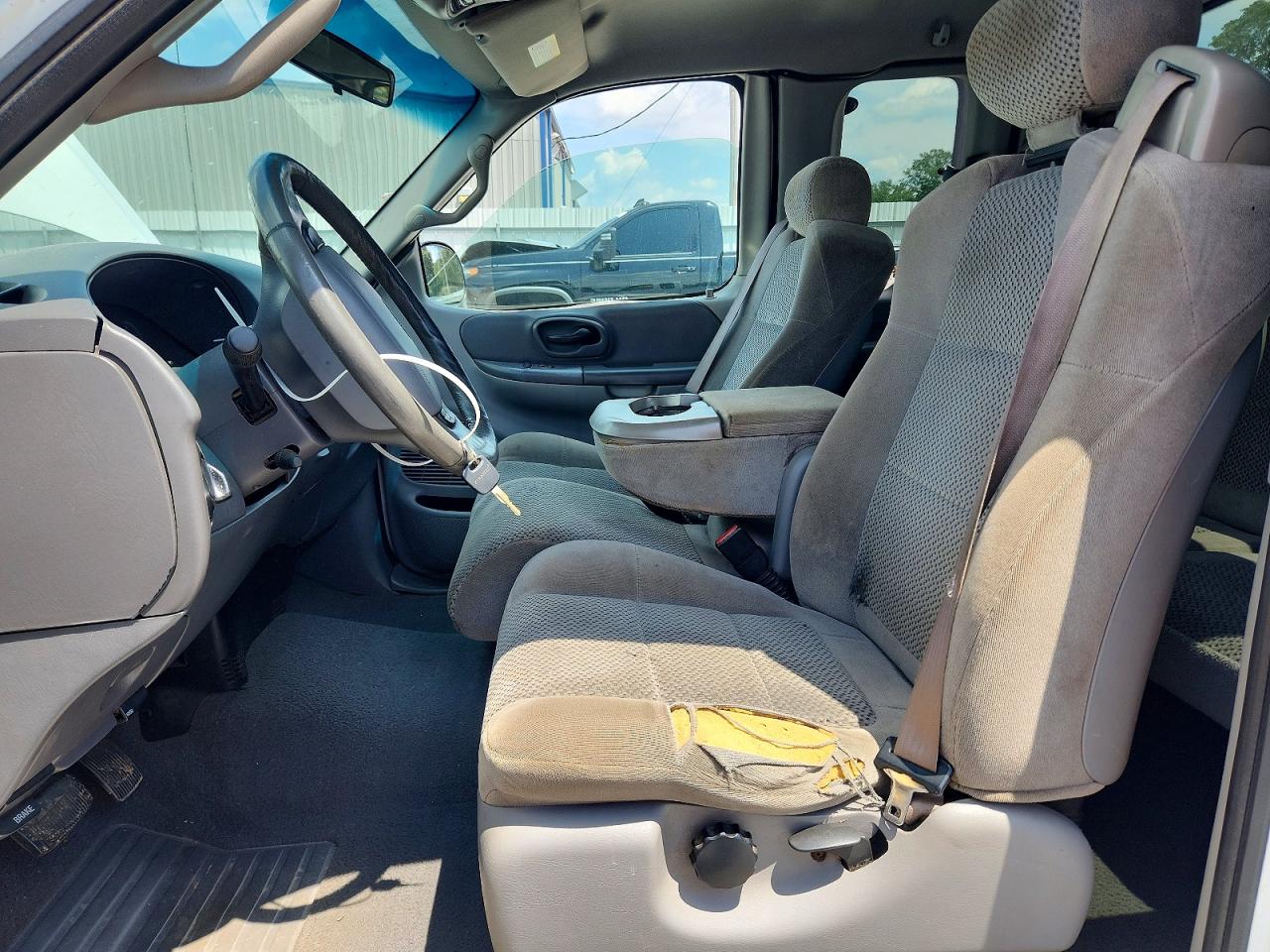 2001 Ford F150 White vin: 1FTRX17W41NA70589