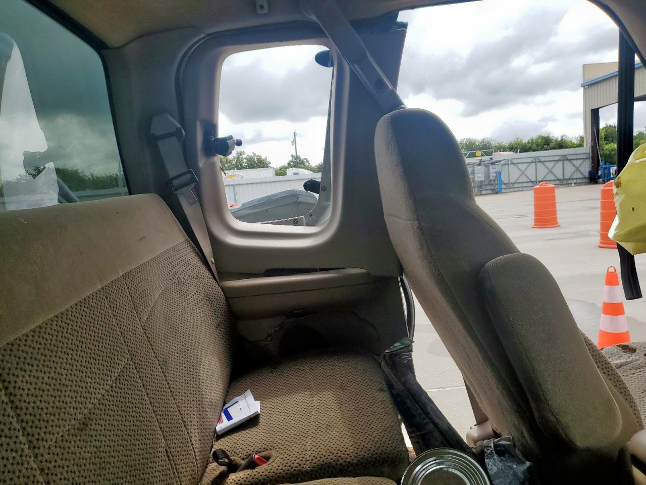 1999 Ford F150 White vin: 1FTRX17W6XKB37851