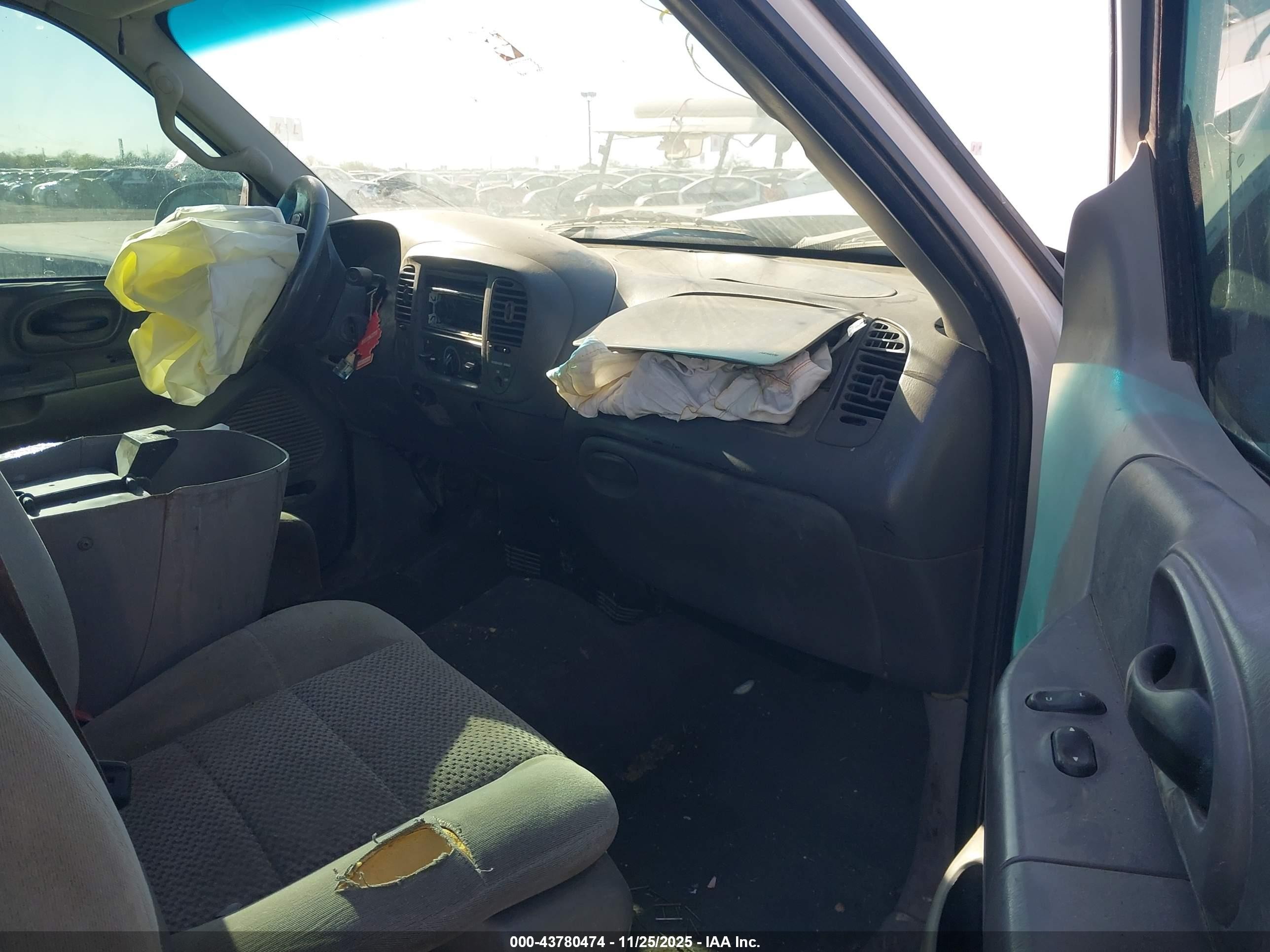 2001 Ford F-150 Lariat/xl/xlt Белый vin: 1FTRX17W81KC66102