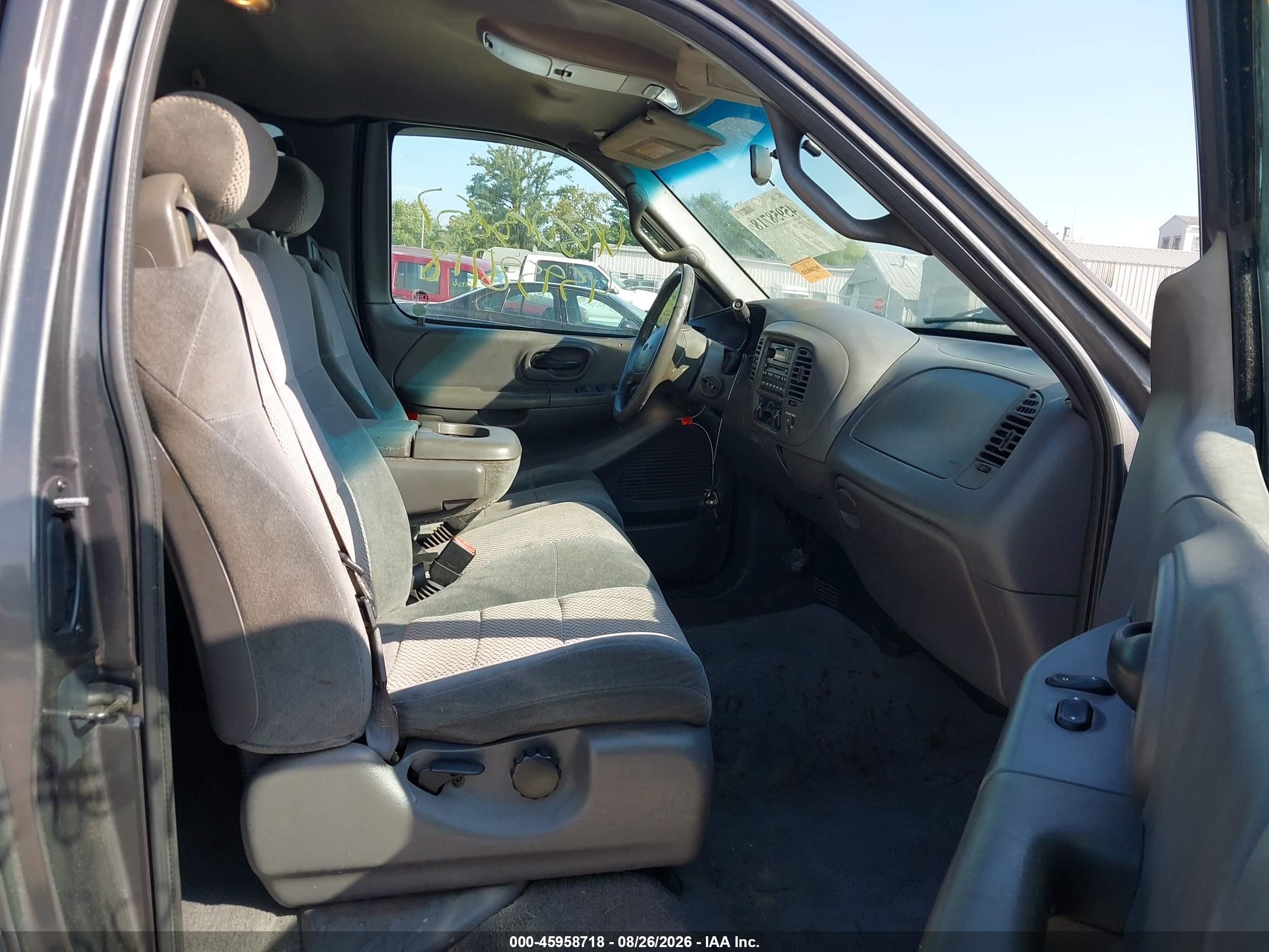 2002 Ford F150   Серый vin: 1FTRX17W82NA19615