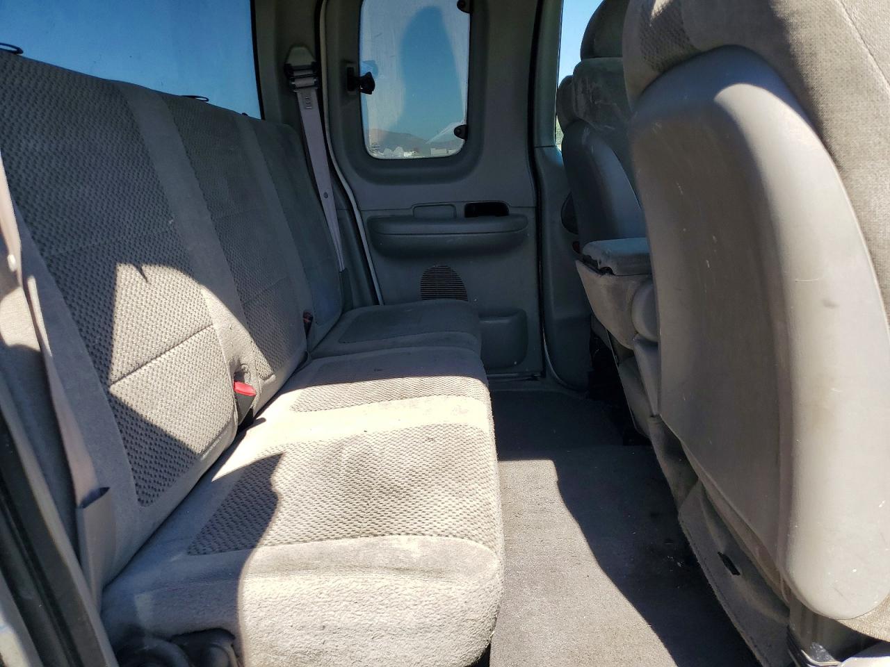 2002 Ford F150 Silver vin: 1FTRX17W82NA93021
