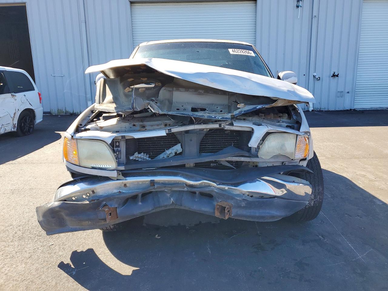 1999 Ford F150 Silver vin: 1FTRX17W8XNB44069