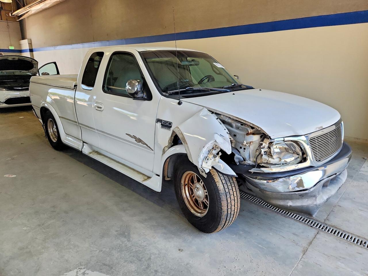 2000 Ford F150 White vin: 1FTRX17W8YKB11320