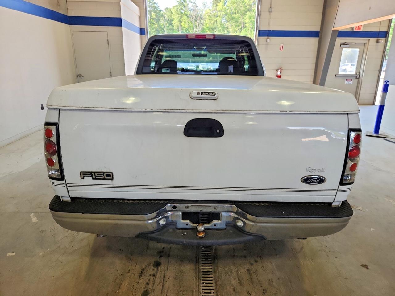 2000 Ford F150 White vin: 1FTRX17W8YKB11320