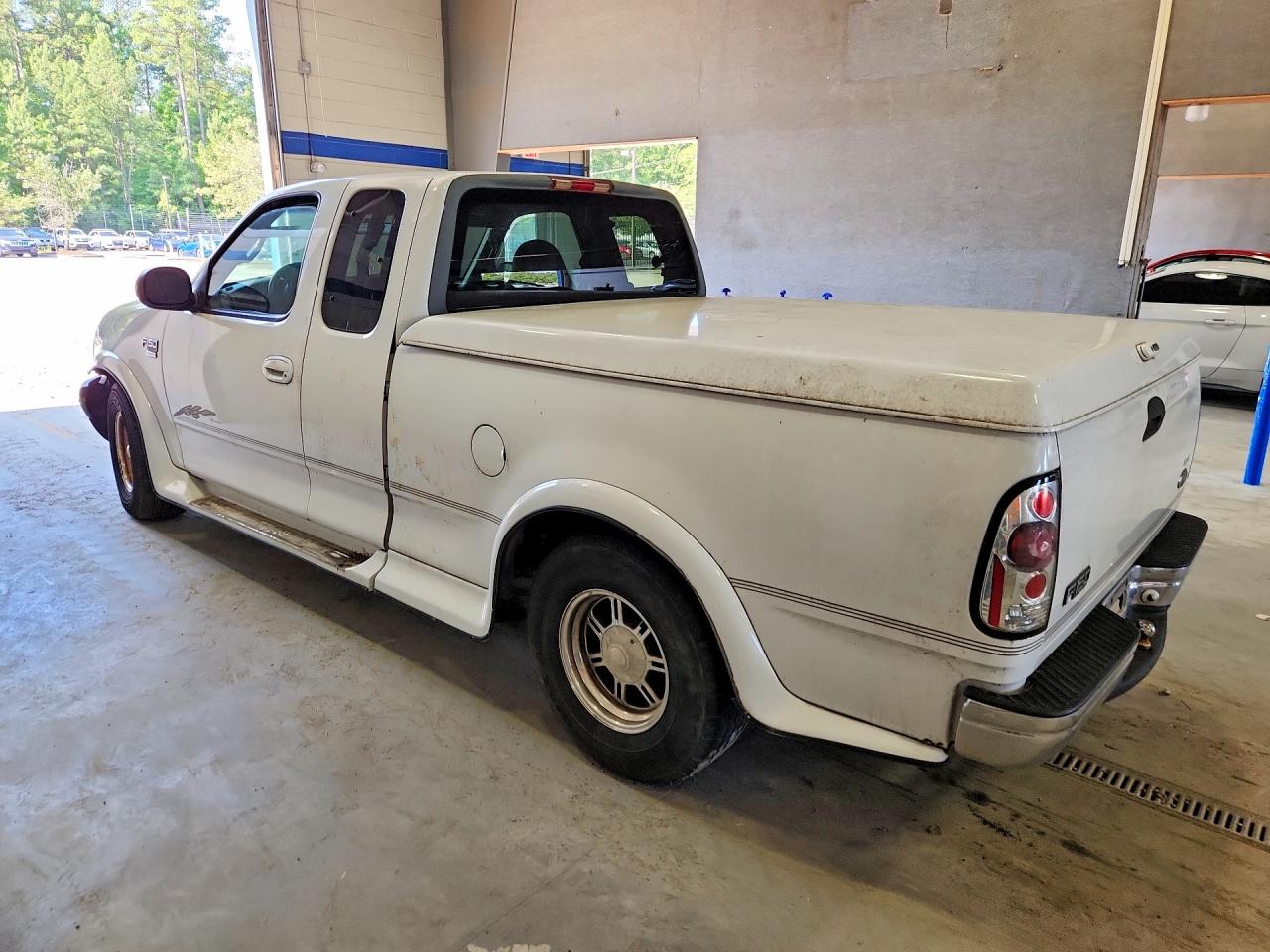 2000 Ford F150 White vin: 1FTRX17W8YKB11320