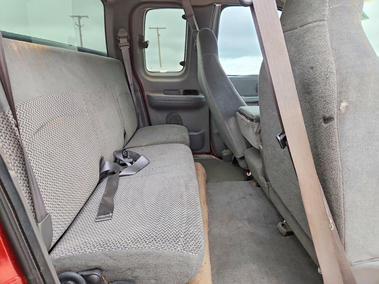 2000 Ford F150 Red vin: 1FTRX17W9YKA87934