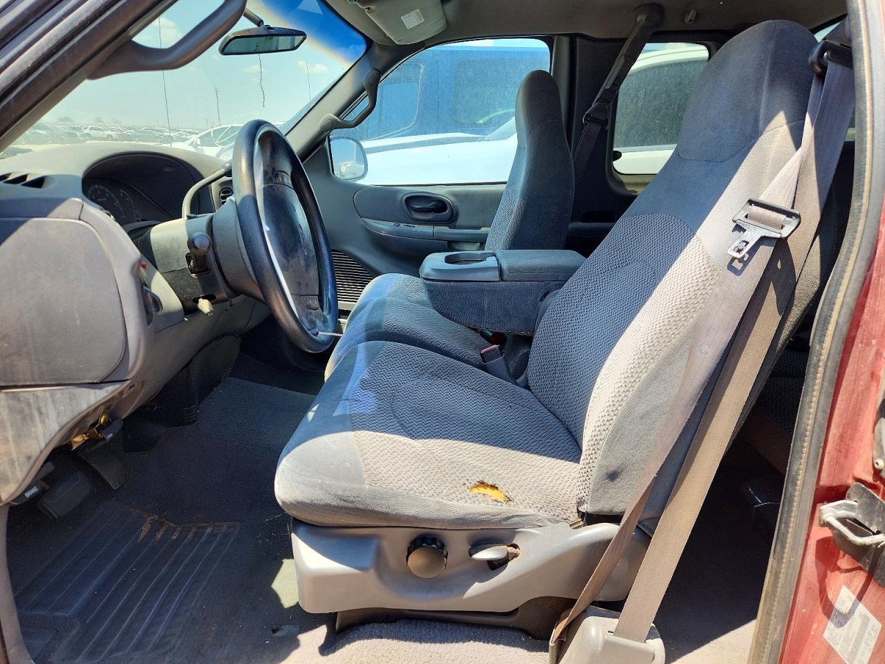 2000 Ford F150 Red vin: 1FTRX17W9YKA87934