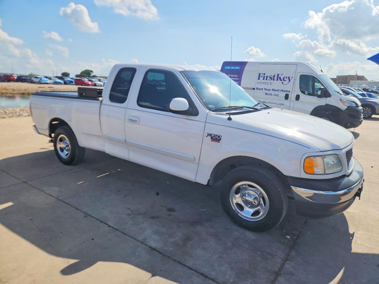 2000 Ford F150 White vin: 1FTRX17W9YKB40163