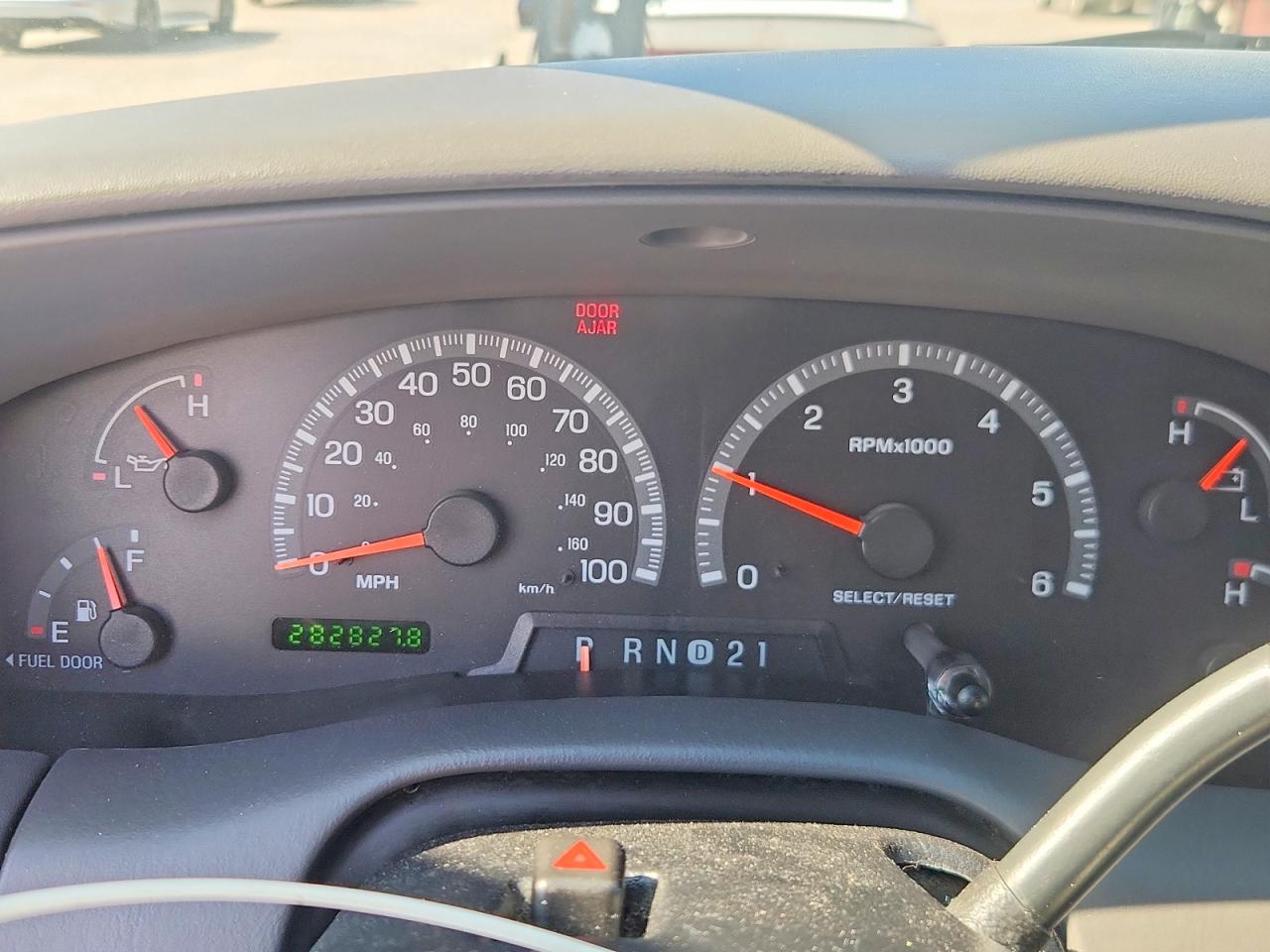 2000 Ford F150 White vin: 1FTRX17W9YKB40163