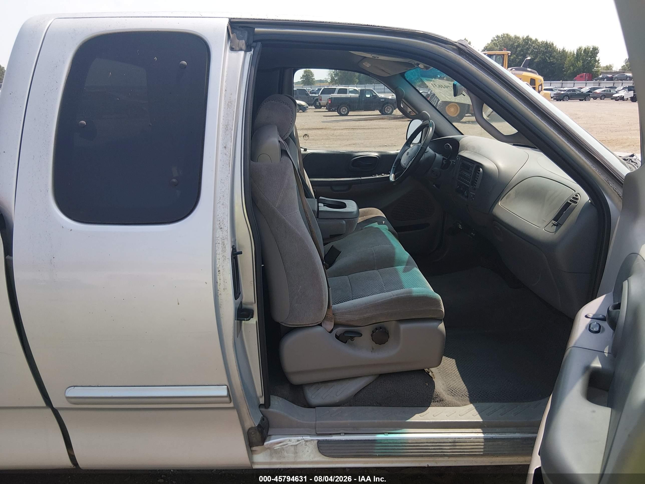 2002 Ford F-150 Lariat/xl/xlt Серебряный vin: 1FTRX17WX2NA44824