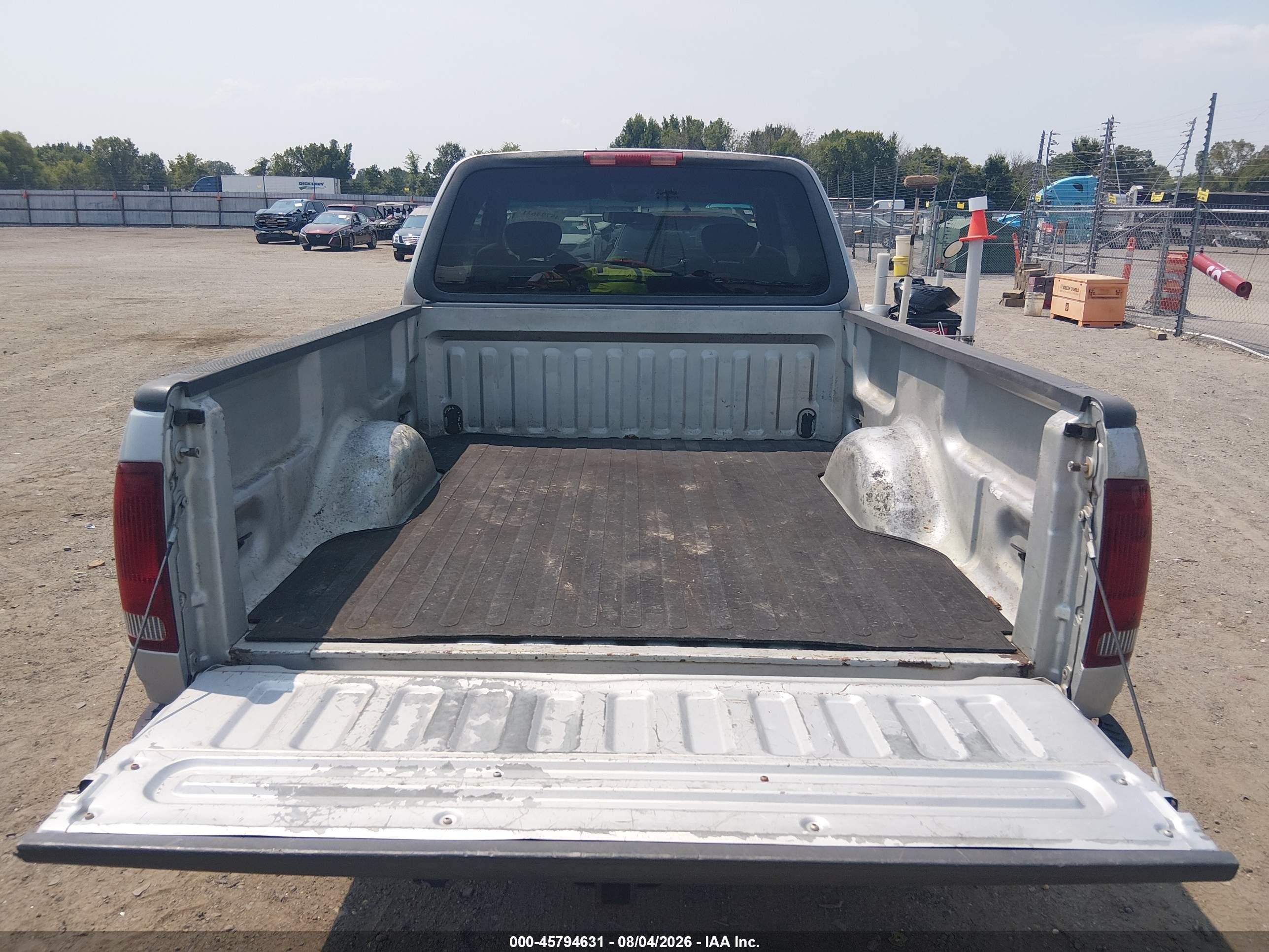 2002 Ford F-150 Lariat/xl/xlt Серебряный vin: 1FTRX17WX2NA44824