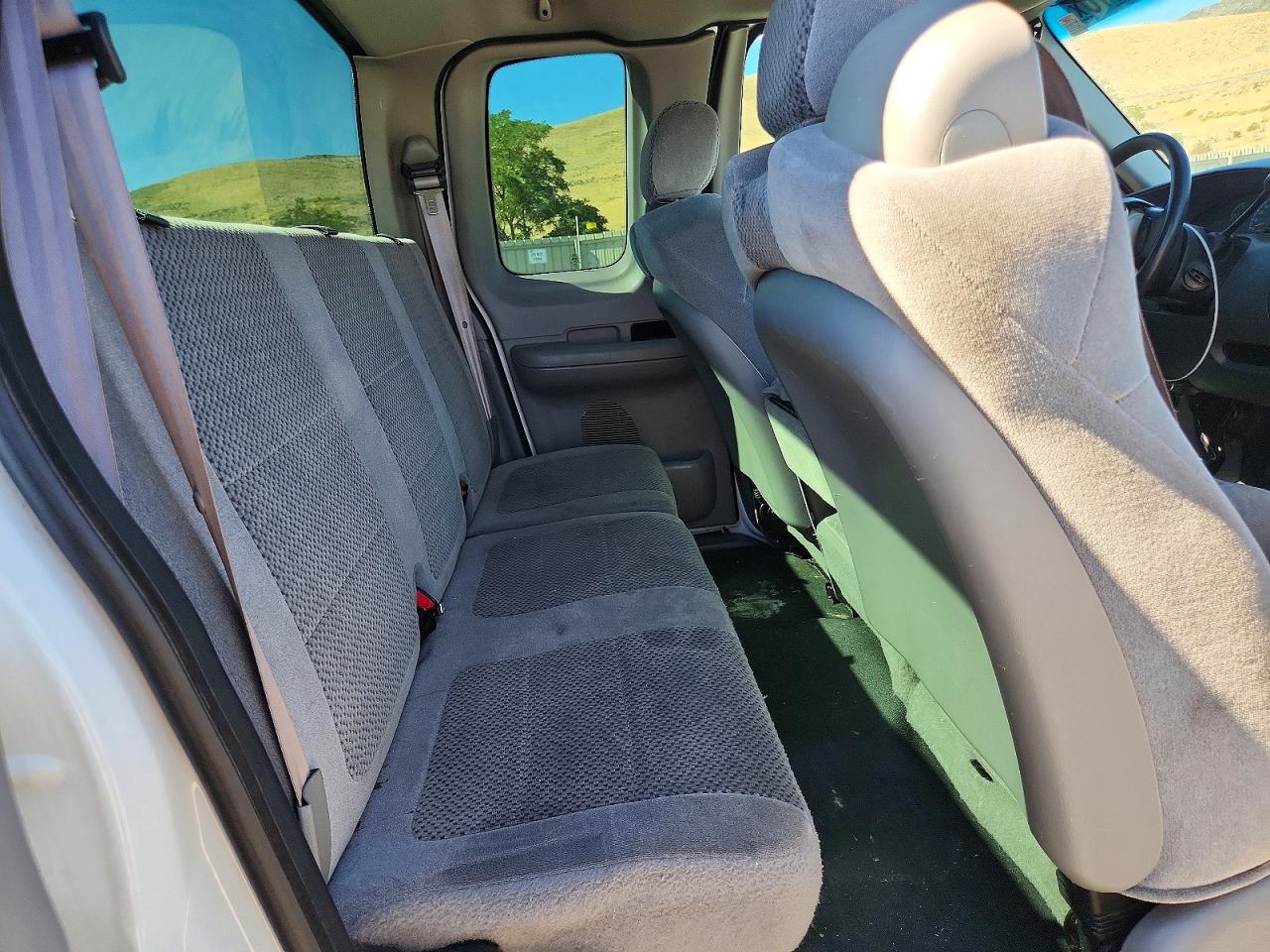 2002 Ford F150 White vin: 1FTRX17WX2NB10952