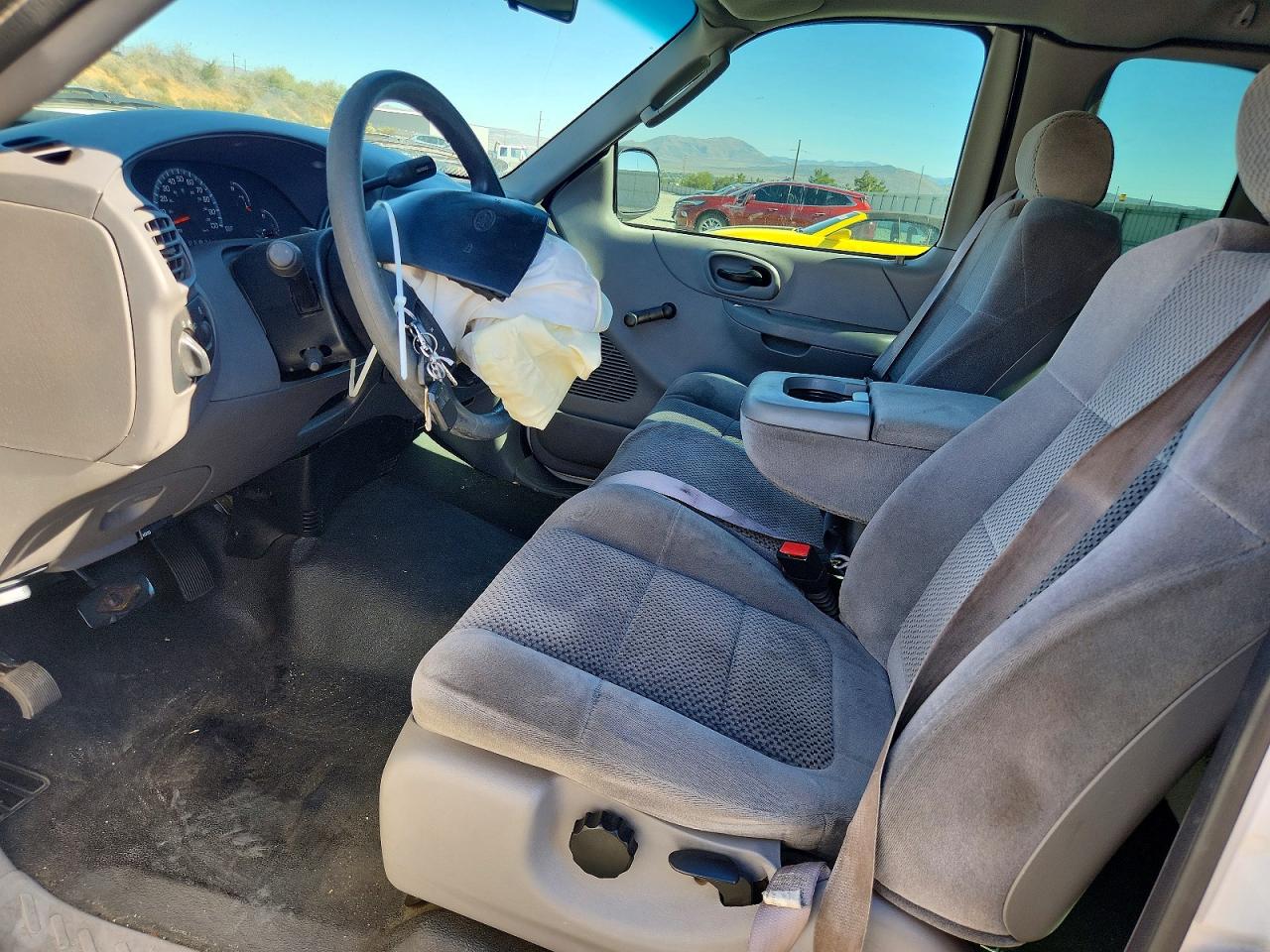 2002 Ford F150 White vin: 1FTRX17WX2NB10952