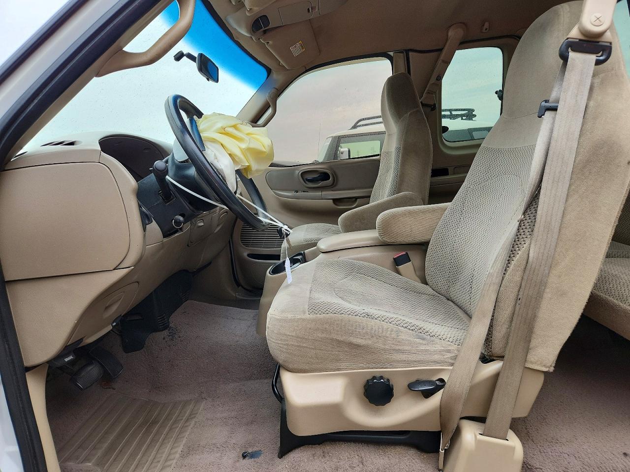 2000 Ford F150 Белый vin: 1FTRX17WXYKA51623