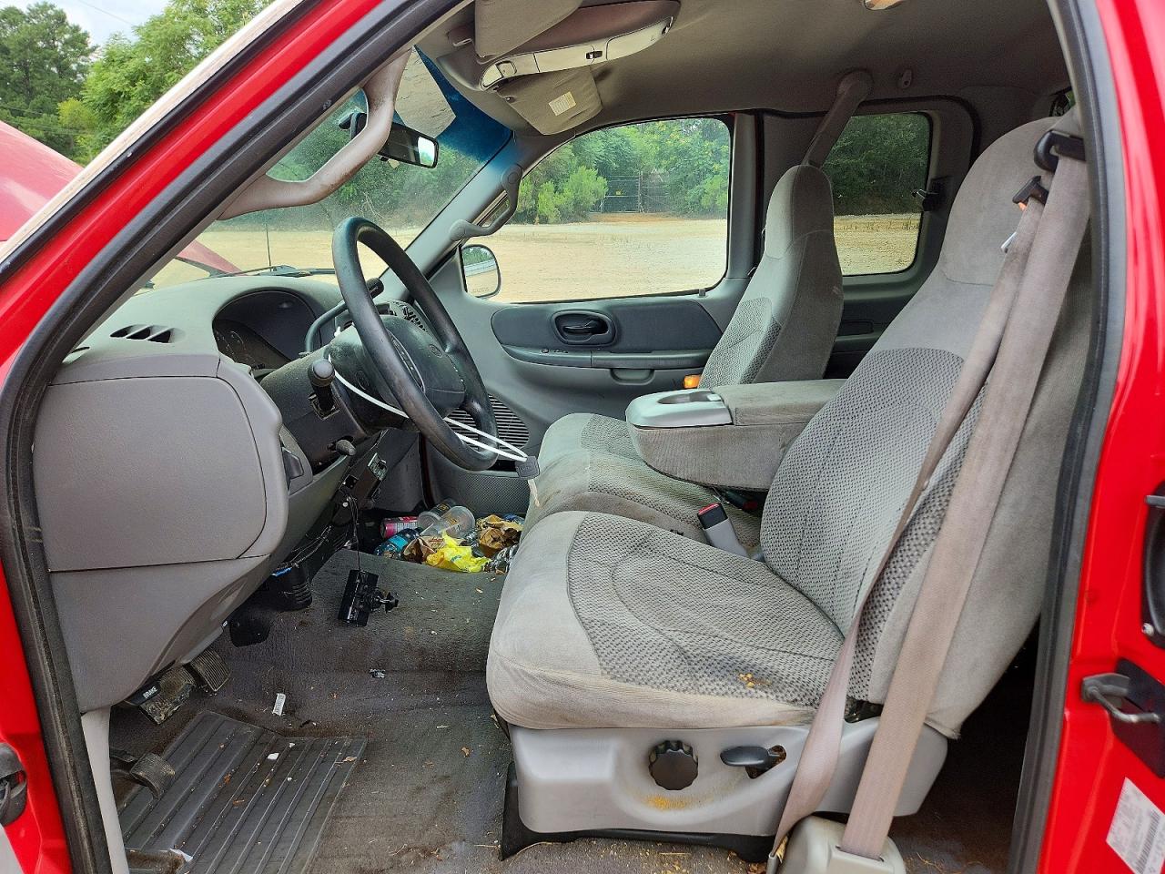 2000 Ford F150 Red vin: 1FTRX17WXYNA75872
