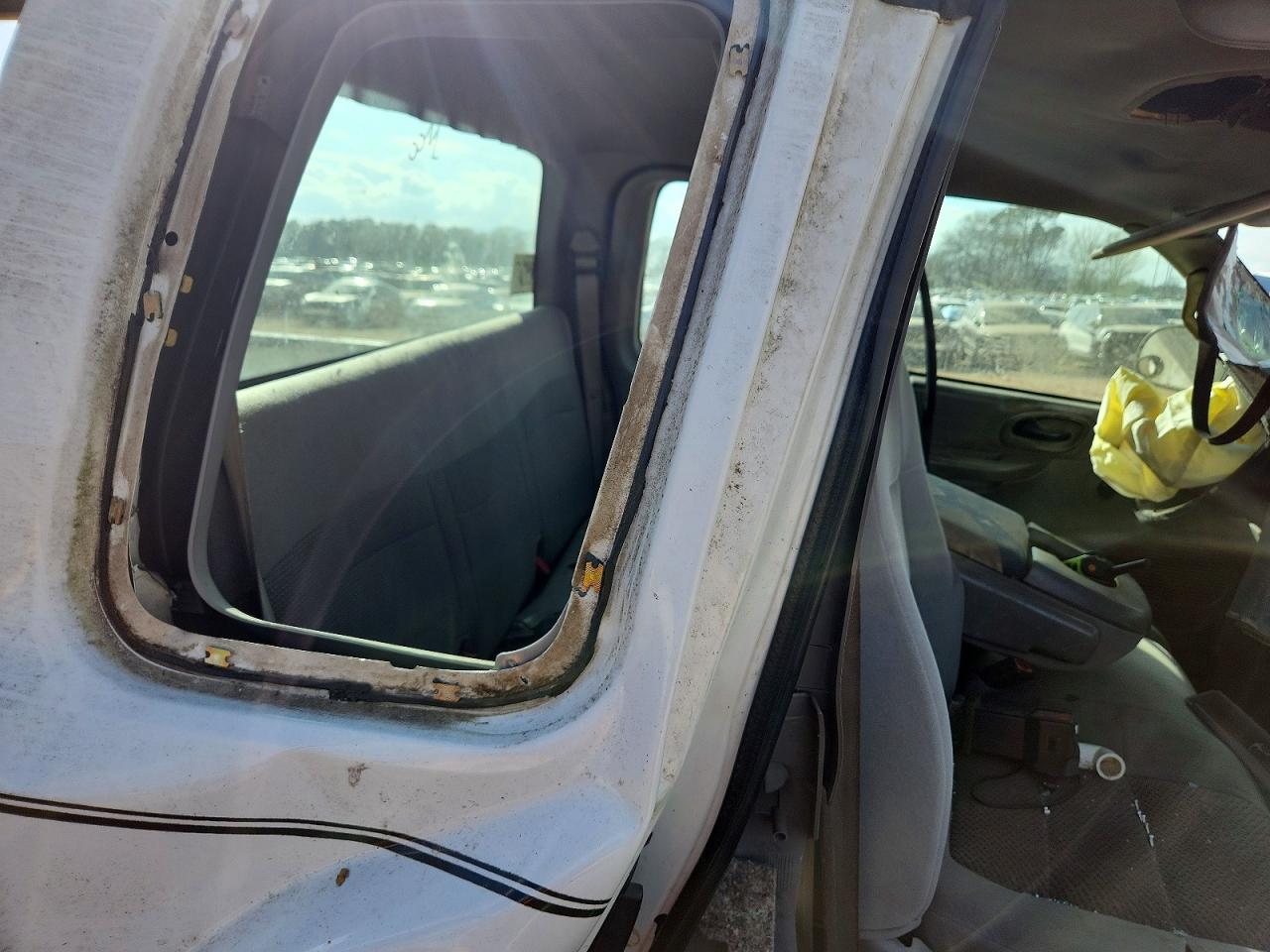 2000 Ford F150 White vin: 1FTRX17WXYNB26142
