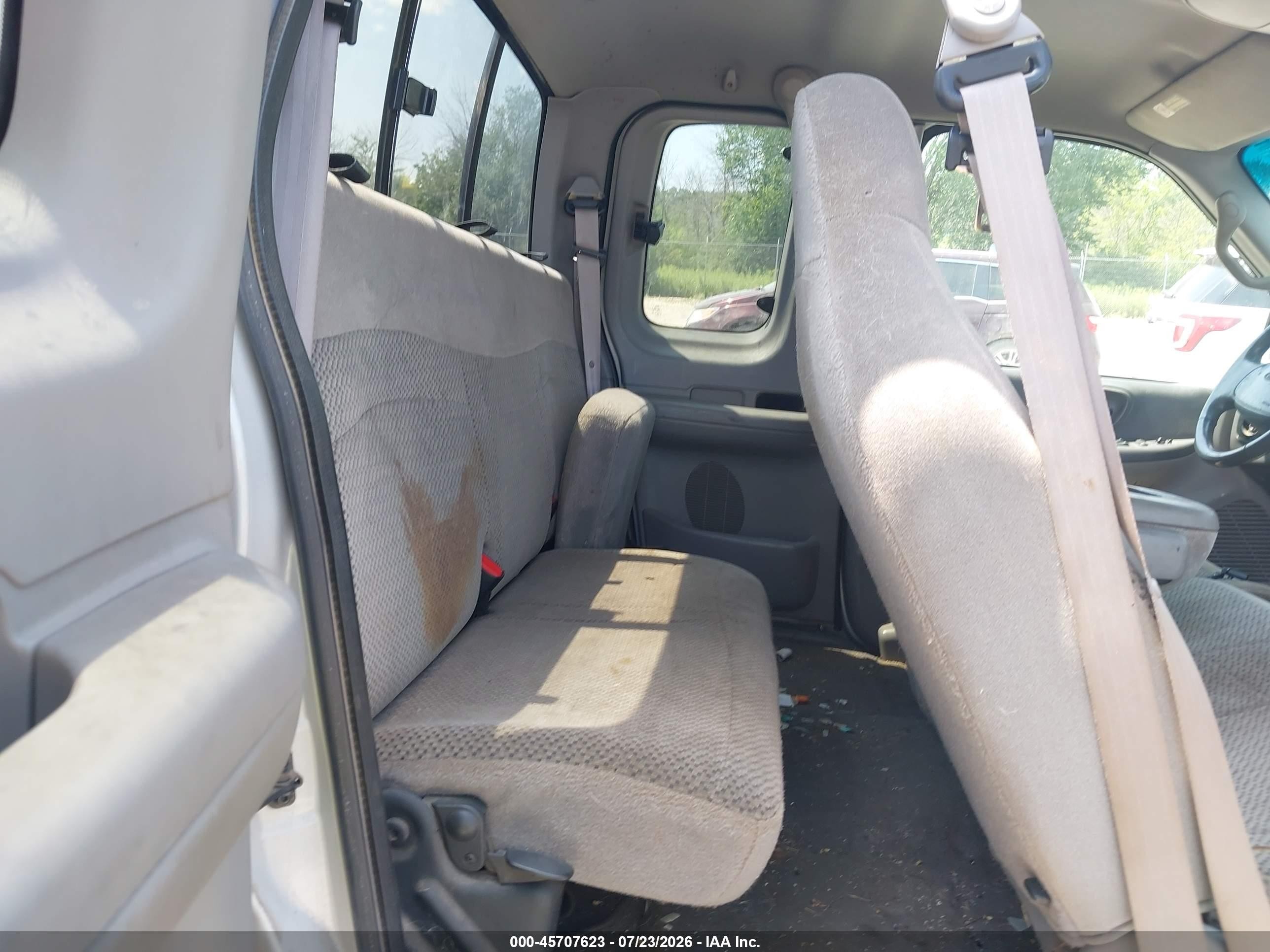 2001 Ford F-150 Lariat/xl/xlt Silver vin: 1FTRX18L01NA19045