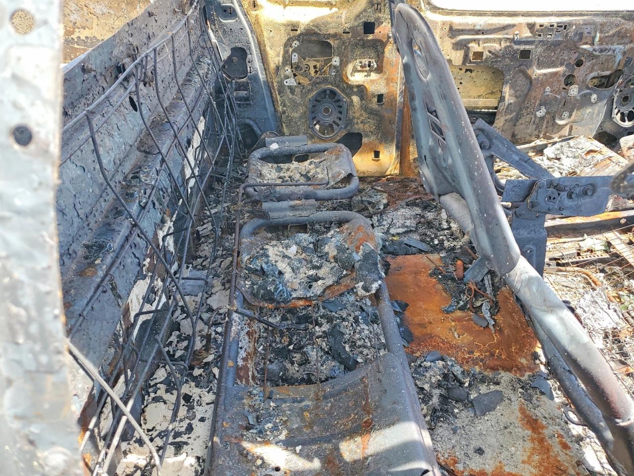 2001 Ford F150 Burn vin: 1FTRX18L01NA31390