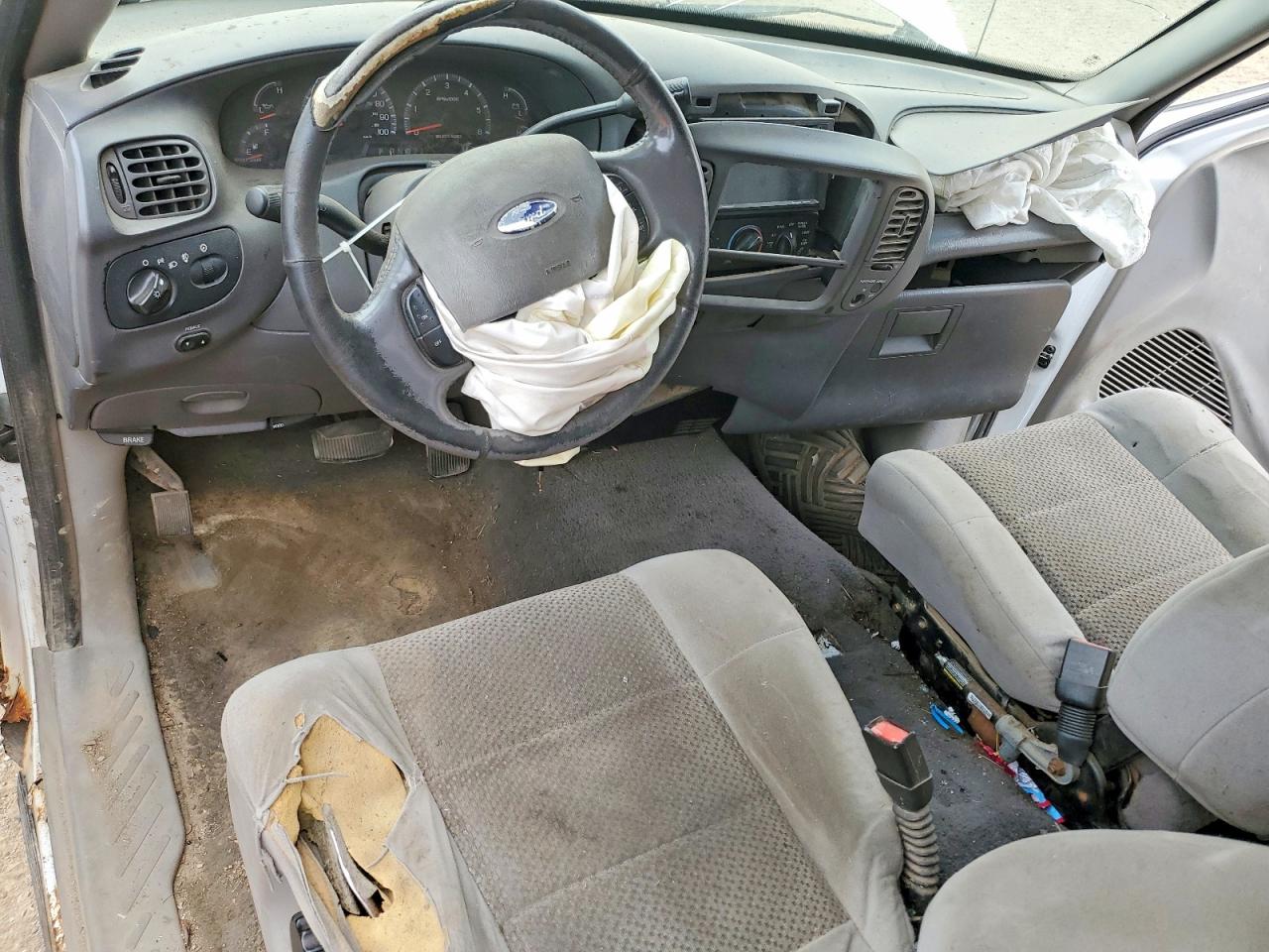 2003 Ford F150 White vin: 1FTRX18L03NB42928