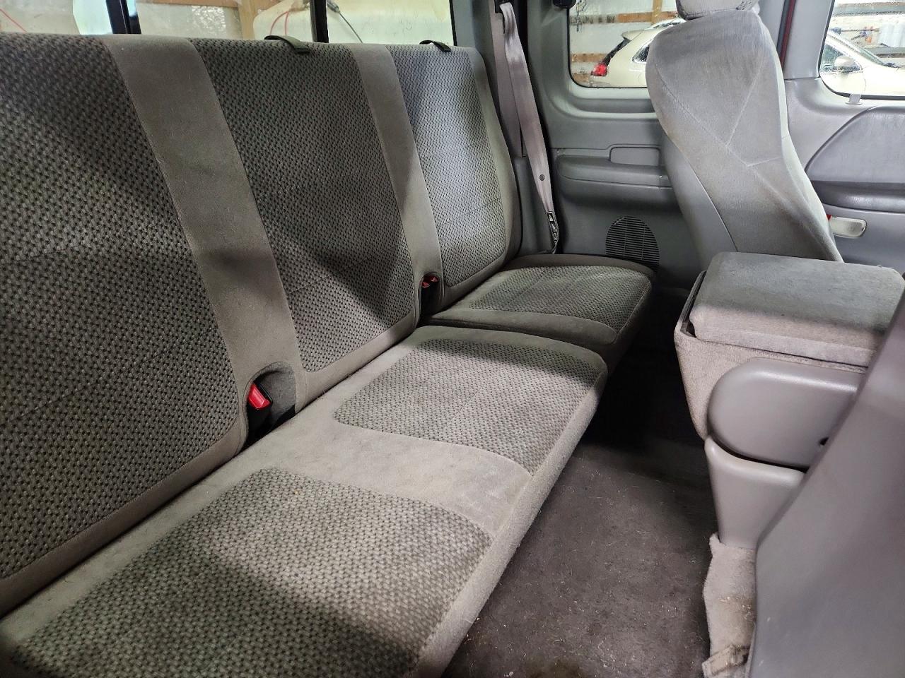 2001 Ford F150 Red vin: 1FTRX18L11NB36620