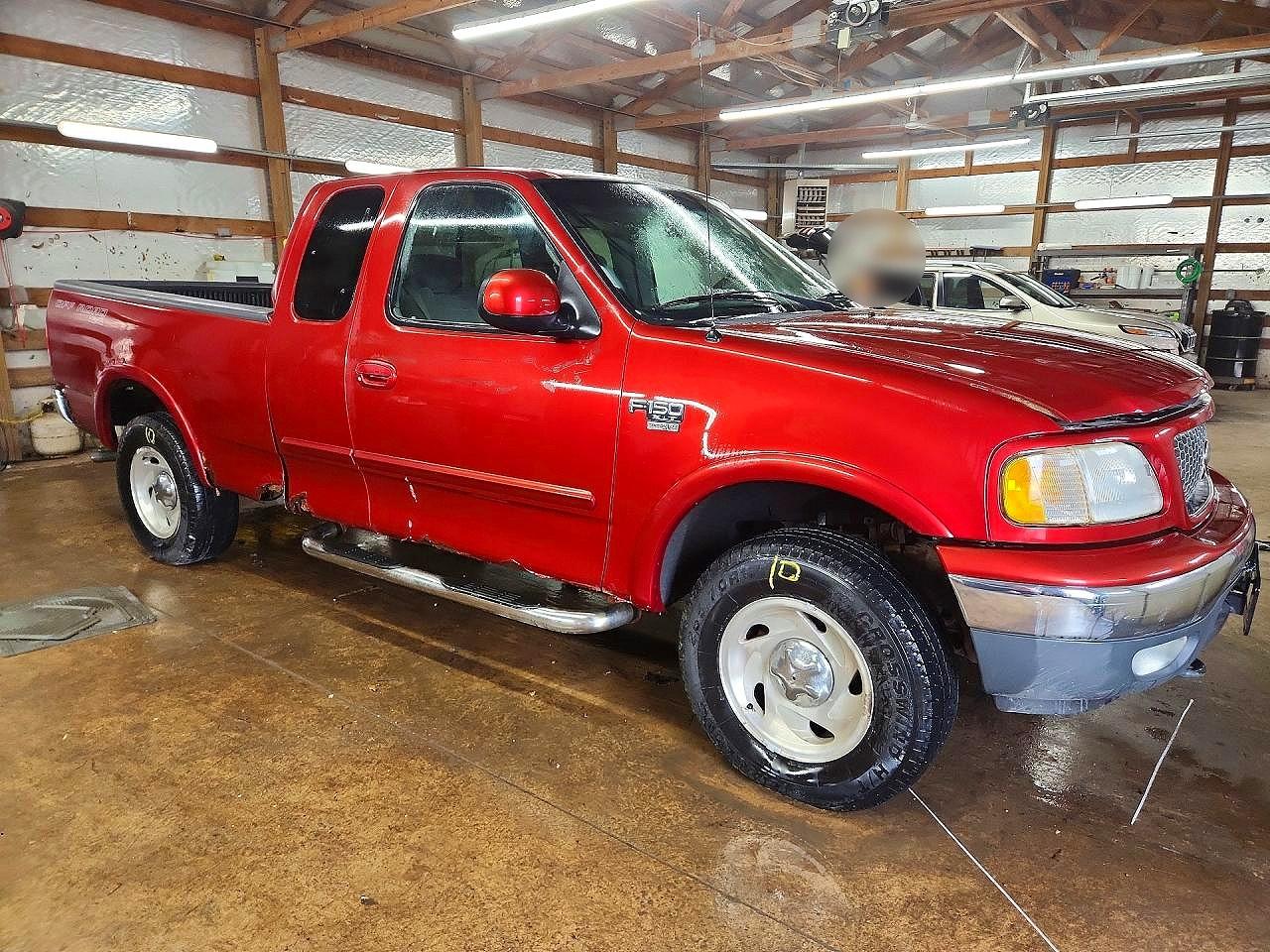 2001 Ford F150 Red vin: 1FTRX18L11NB36620