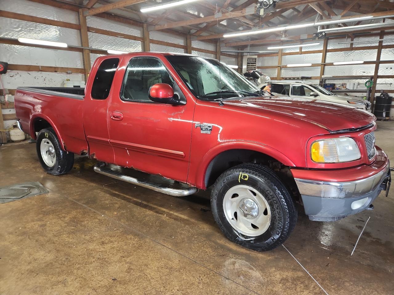 2001 Ford F150 Red vin: 1FTRX18L11NB36620 Damage: Right Rear Door, Rust, > 12 Inches