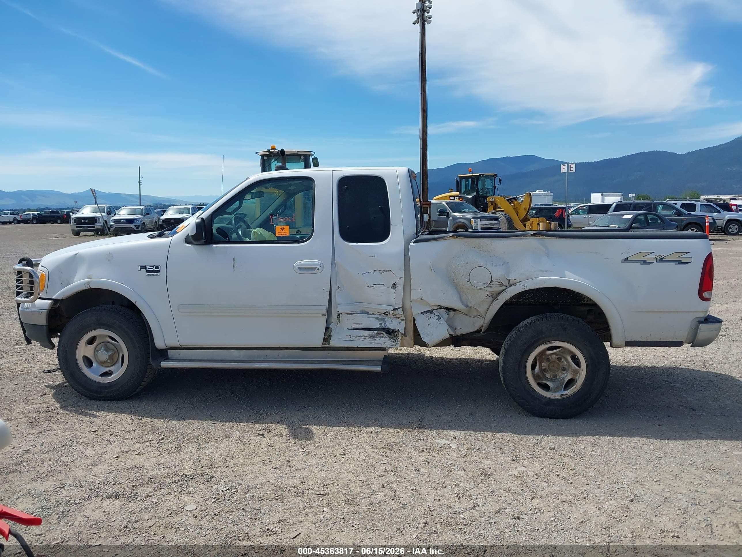 2001 Ford F150   White vin: 1FTRX18L21NA07821