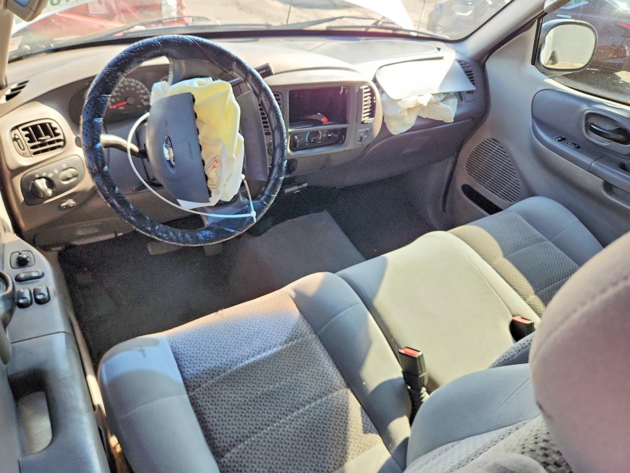 2003 Ford F150 White vin: 1FTRX18L33NB66429