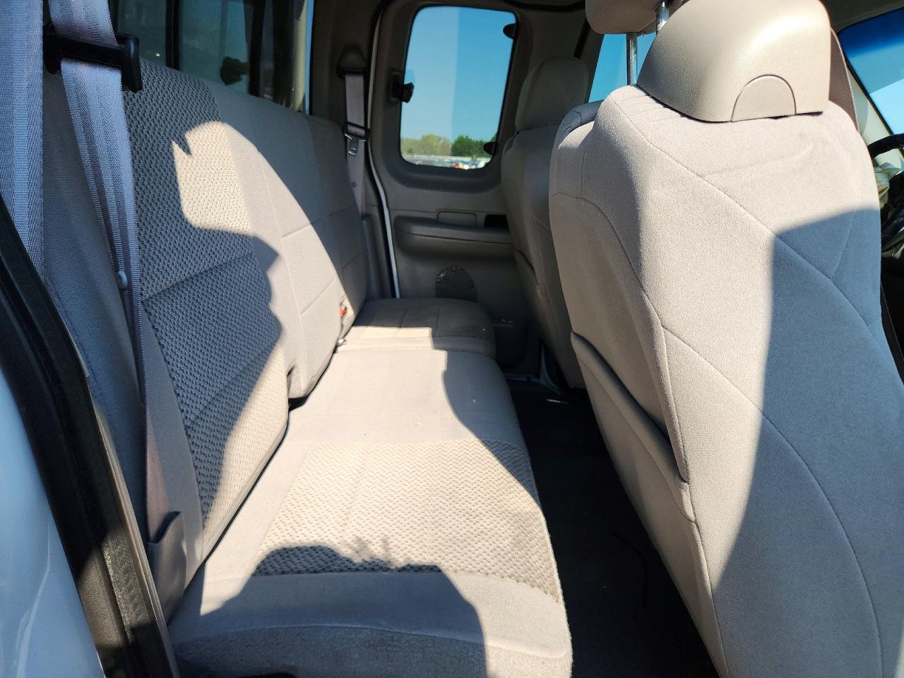 2003 Ford F150 White vin: 1FTRX18L33NB66429