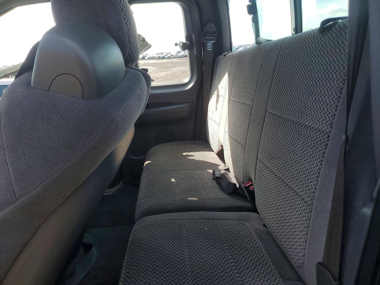 2002 Ford F150 White vin: 1FTRX18L42NA58545