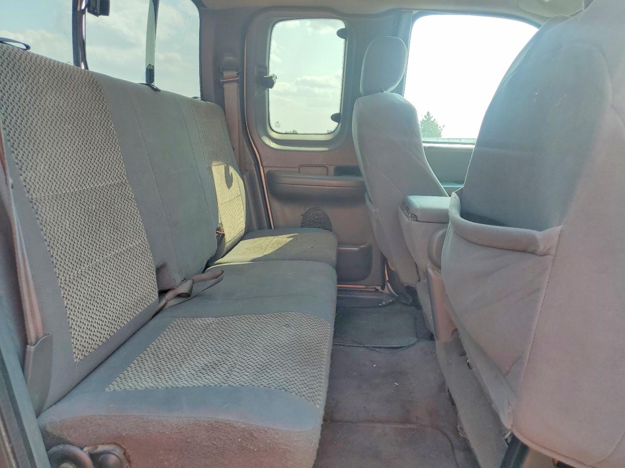 2003 Ford F150 Серебряный vin: 1FTRX18L53NB92546