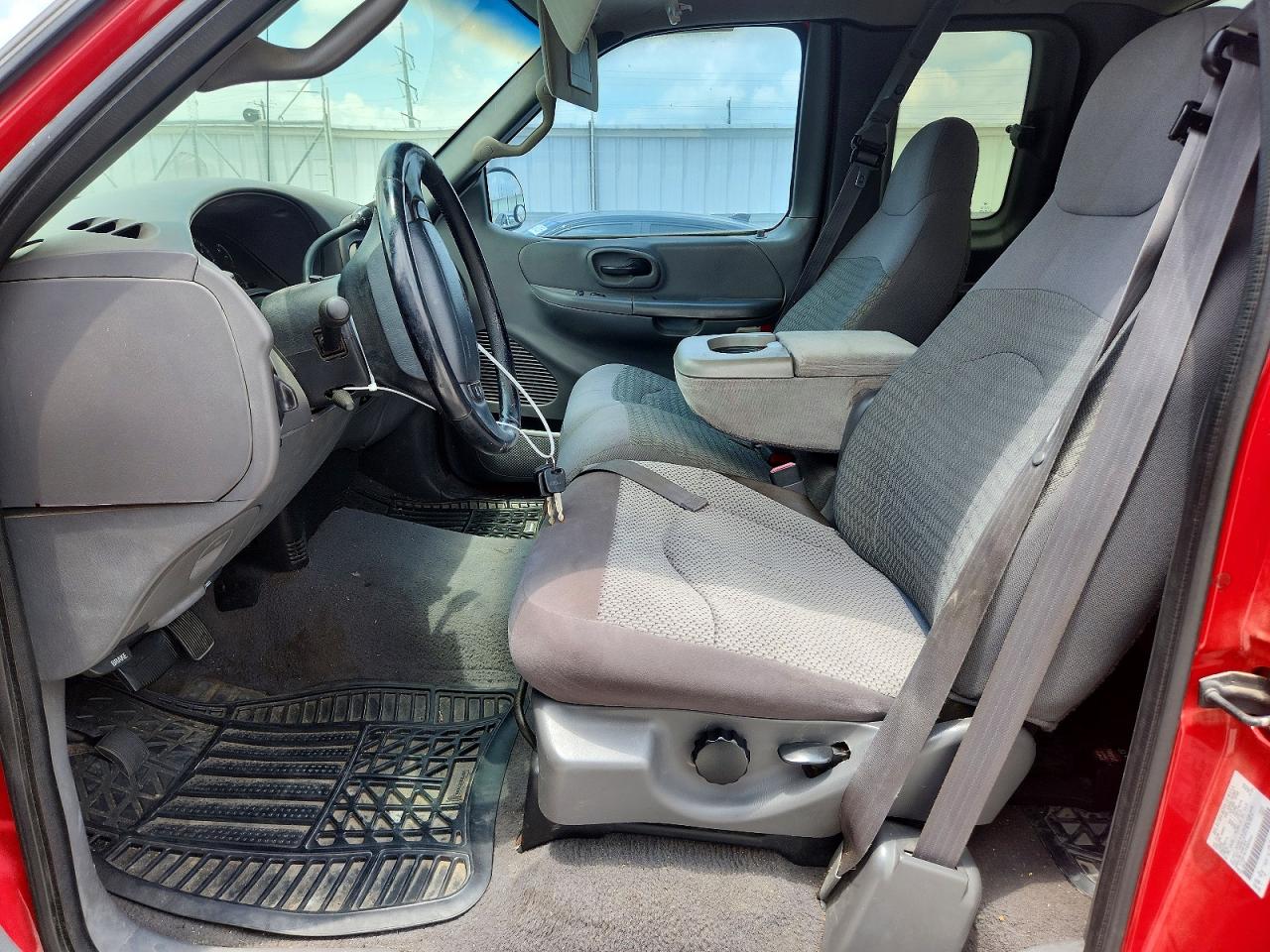 2000 Ford F150 Red vin: 1FTRX18L5YKB02966