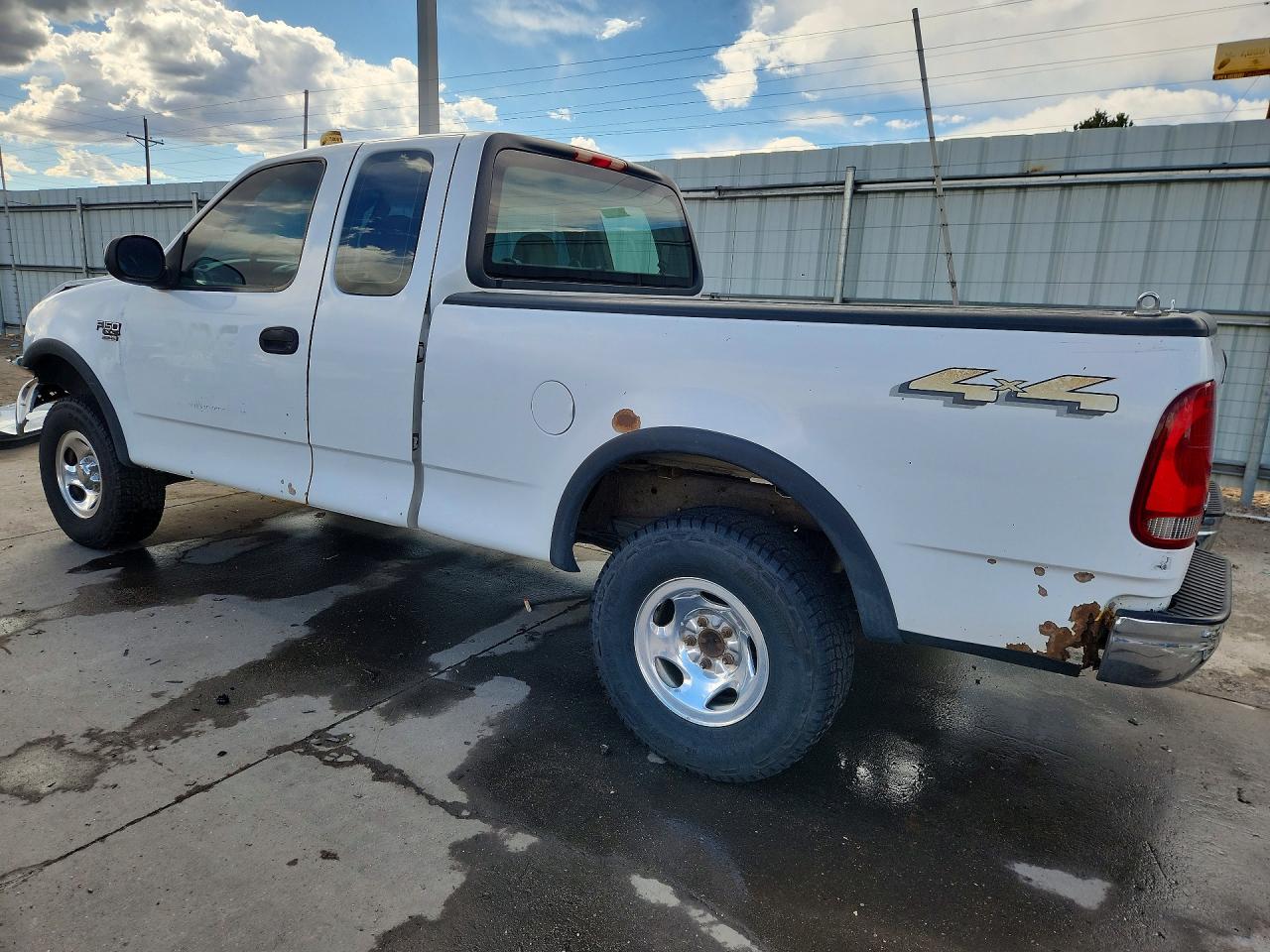2001 Ford F150 White vin: 1FTRX18L61NB80208