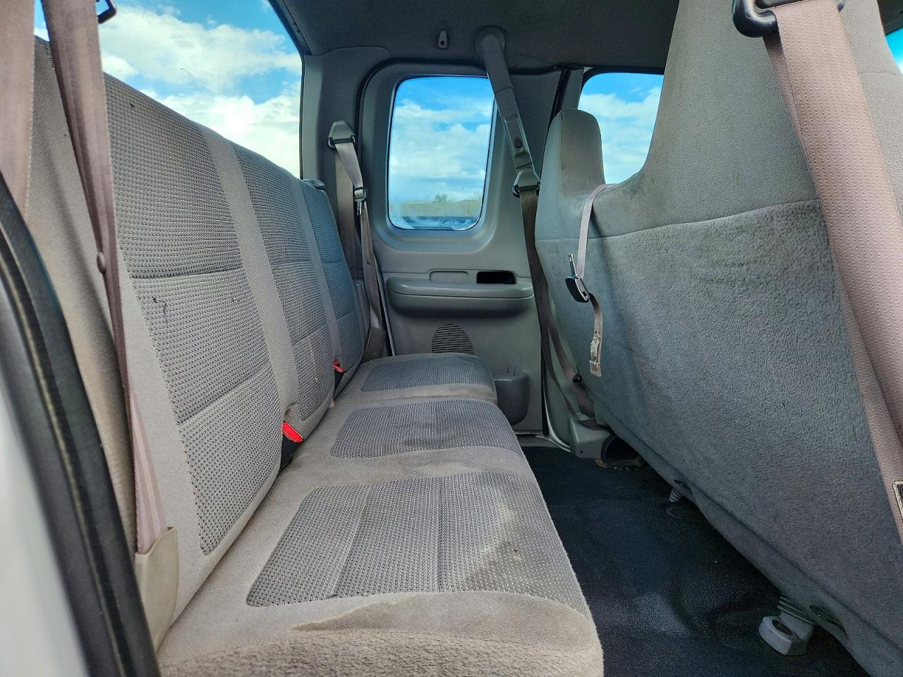 2001 Ford F150 White vin: 1FTRX18L61NB80208