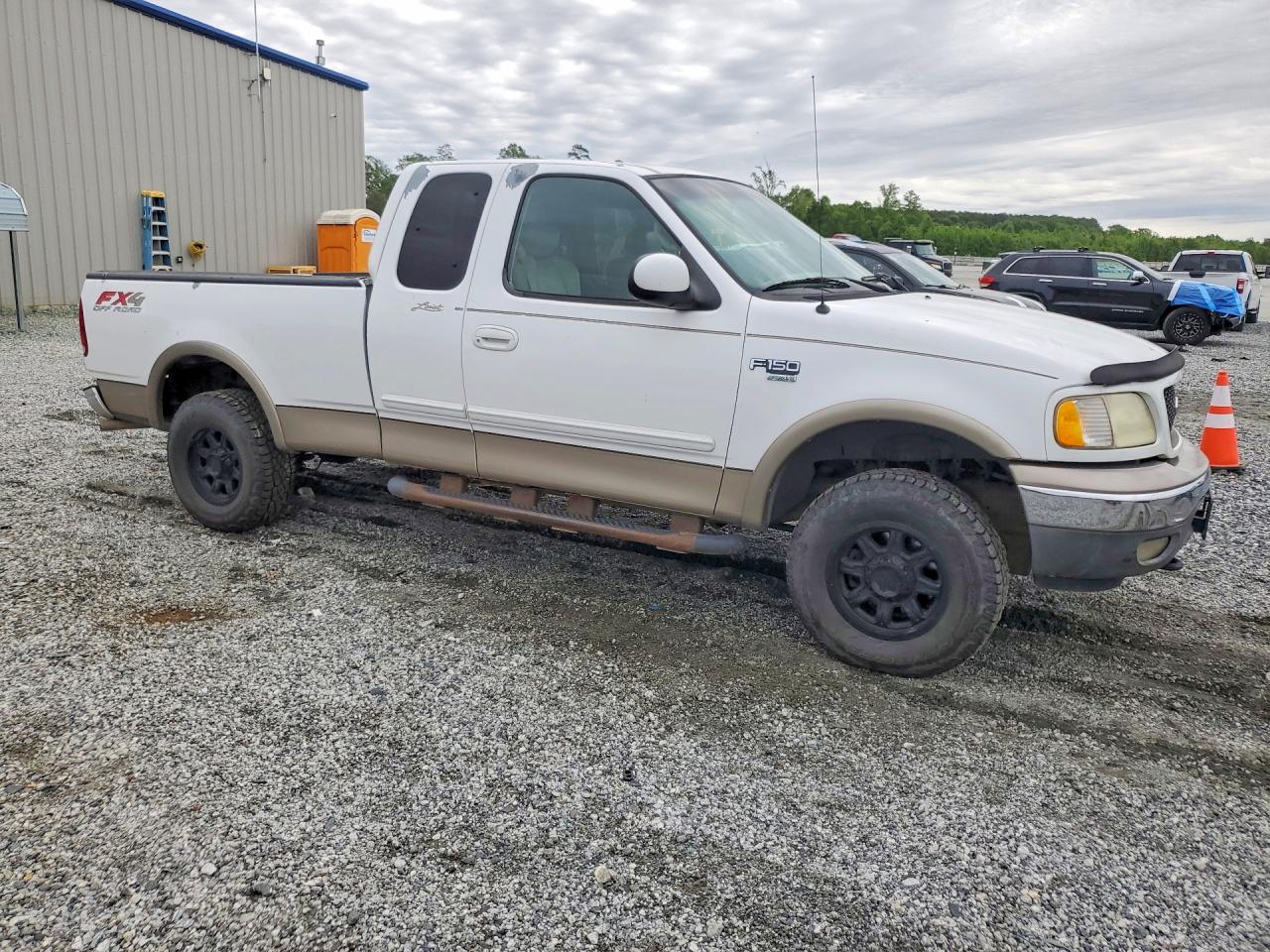 2002 Ford F150 White vin: 1FTRX18L82KA18762