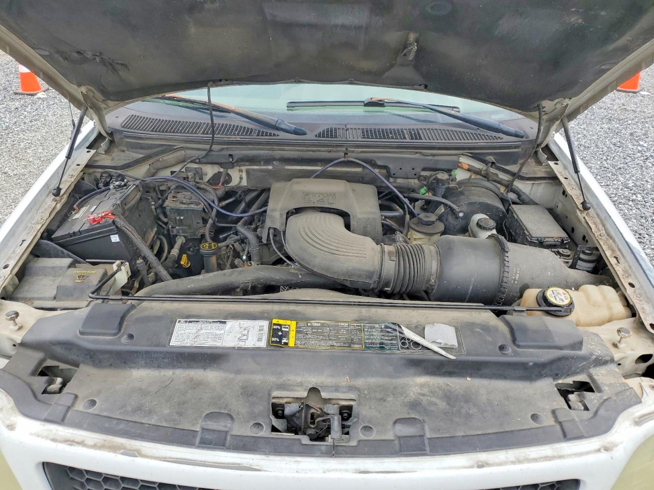 2002 Ford F150 White vin: 1FTRX18L82KA18762
