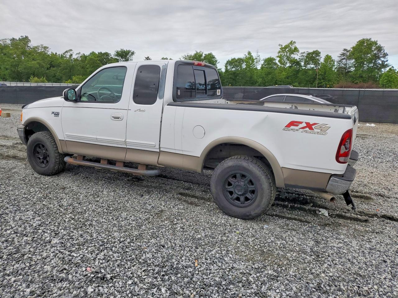 2002 Ford F150 White vin: 1FTRX18L82KA18762