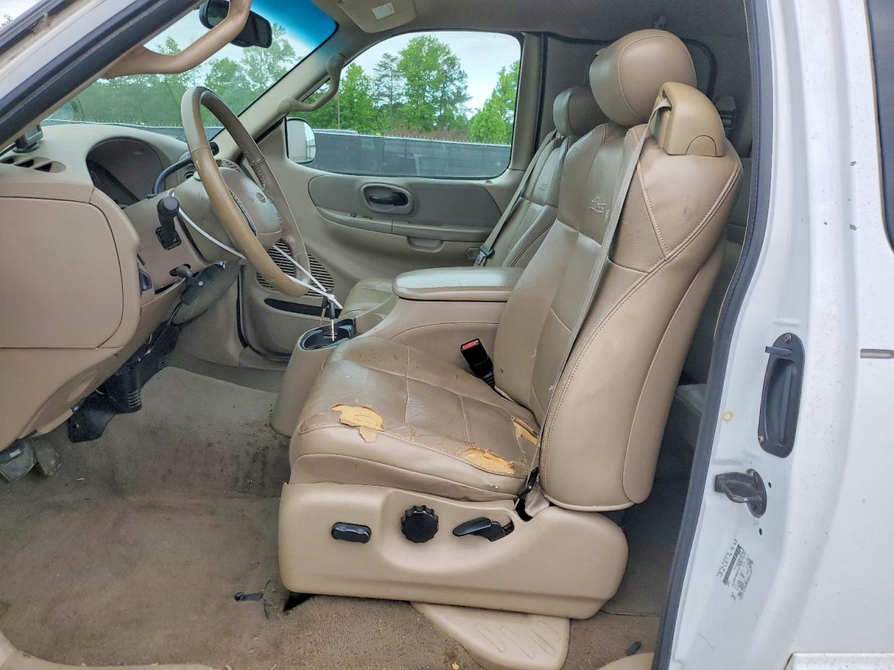 2002 Ford F150 White vin: 1FTRX18L82KA18762