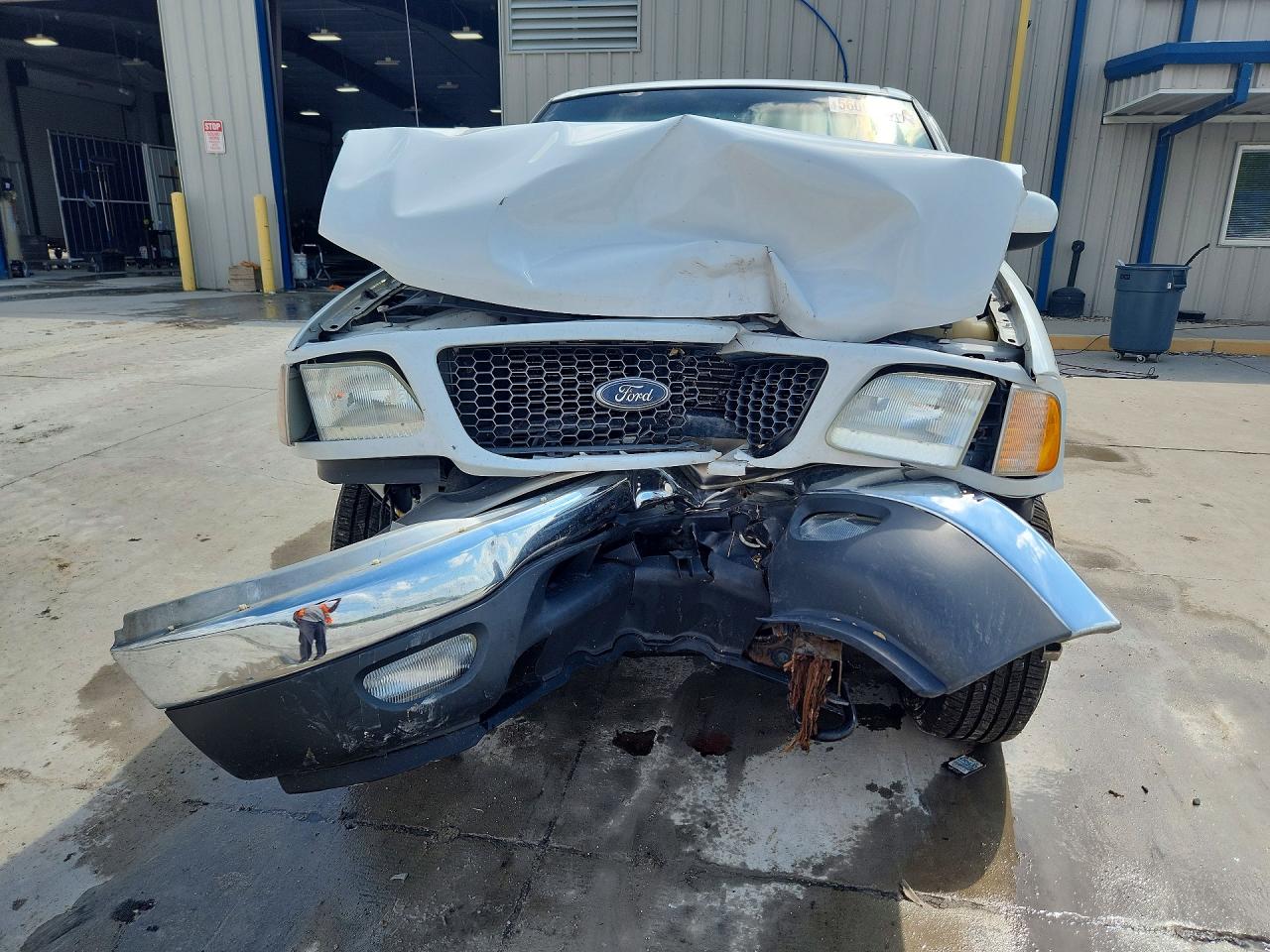 2002 Ford F150 White vin: 1FTRX18L82NB57532