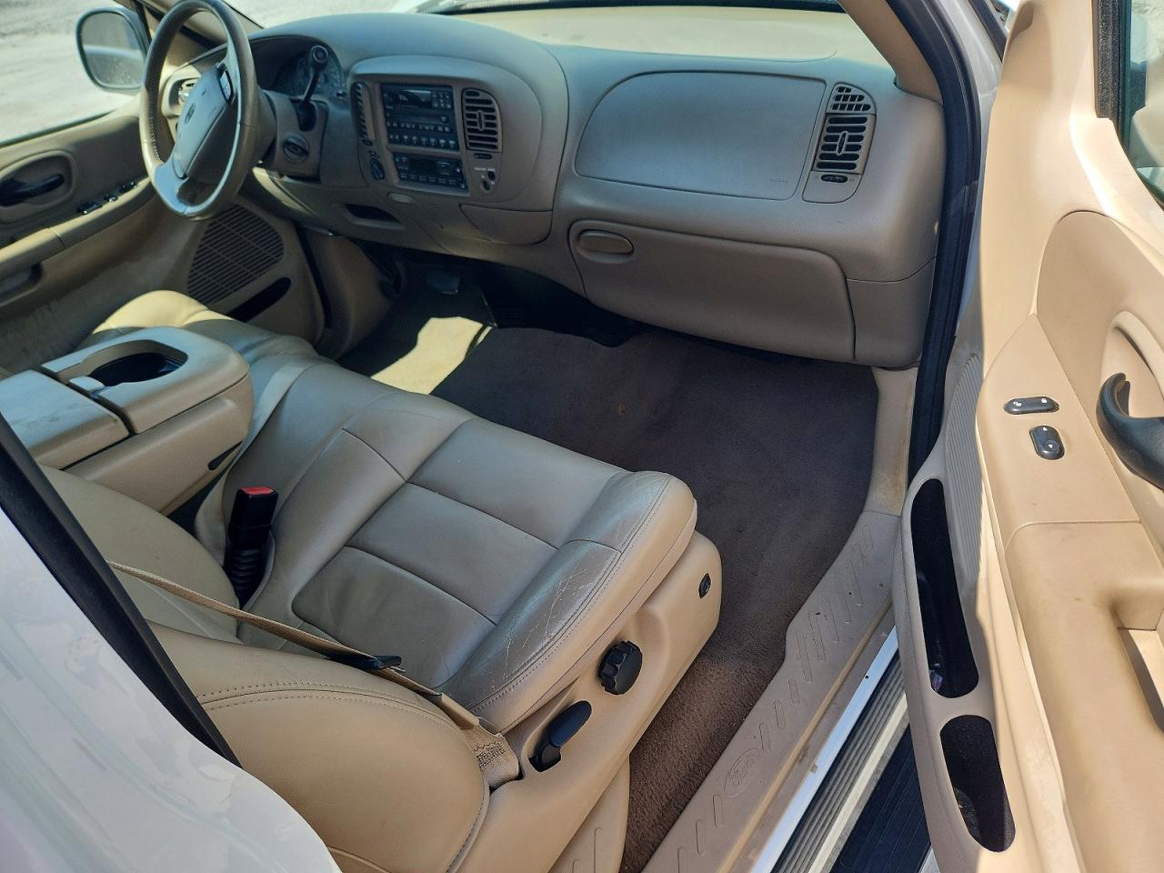 2002 Ford F150 White vin: 1FTRX18L82NB57532