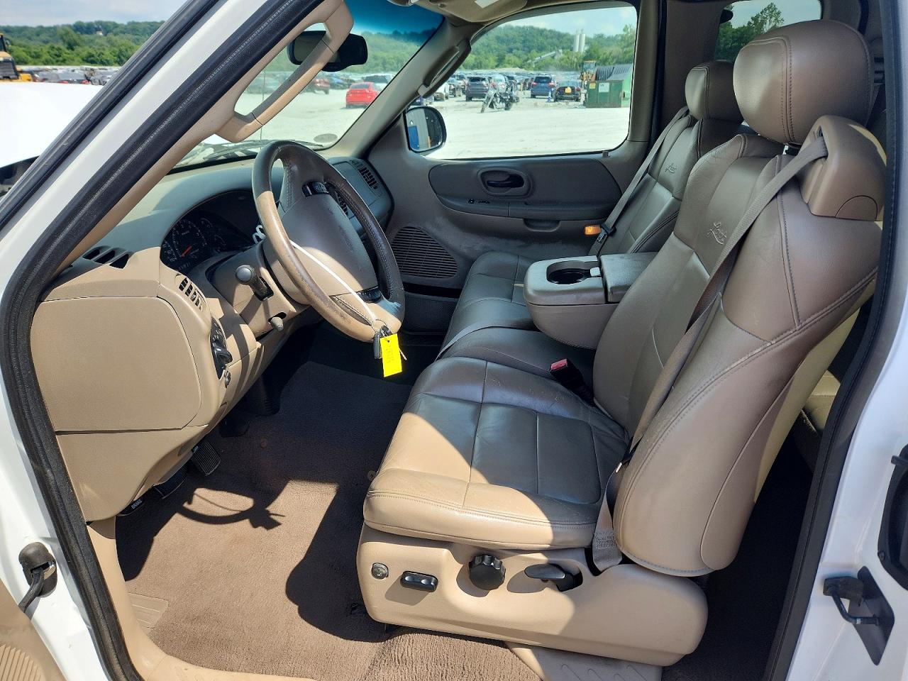 2002 Ford F150 White vin: 1FTRX18L82NB57532