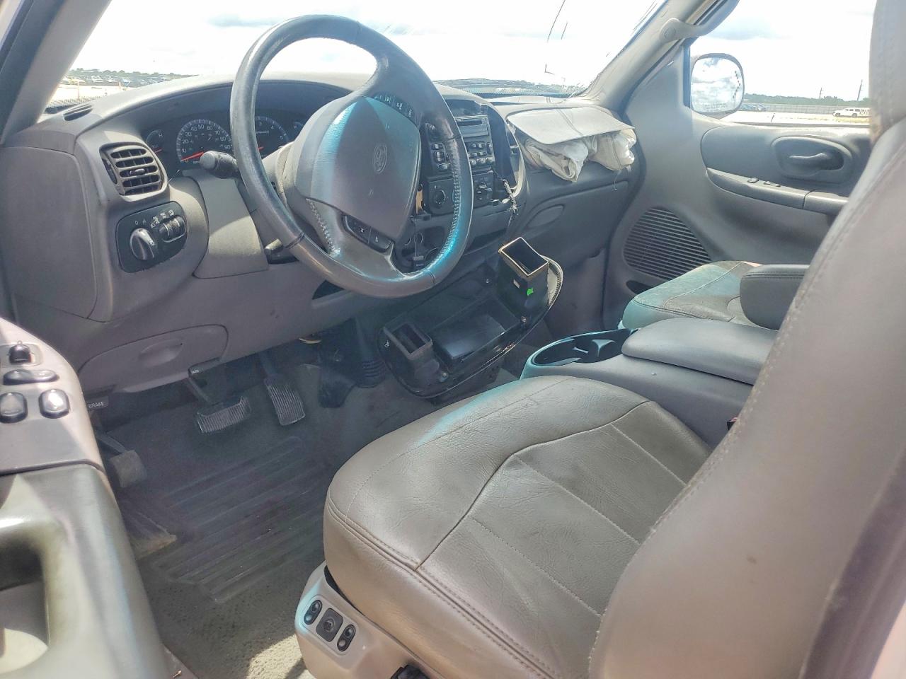 1999 Ford F150 White vin: 1FTRX18L9XKB92377
