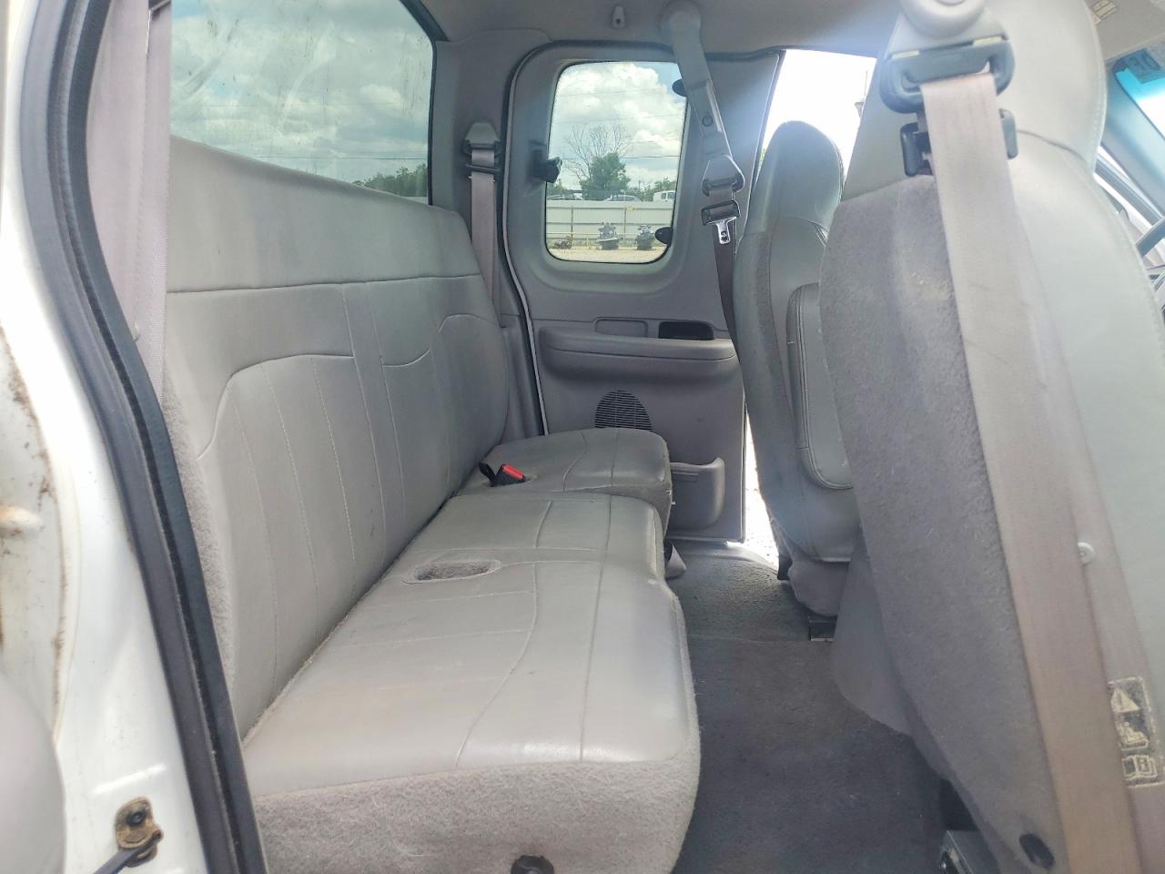 1999 Ford F150 White vin: 1FTRX18L9XKB92377