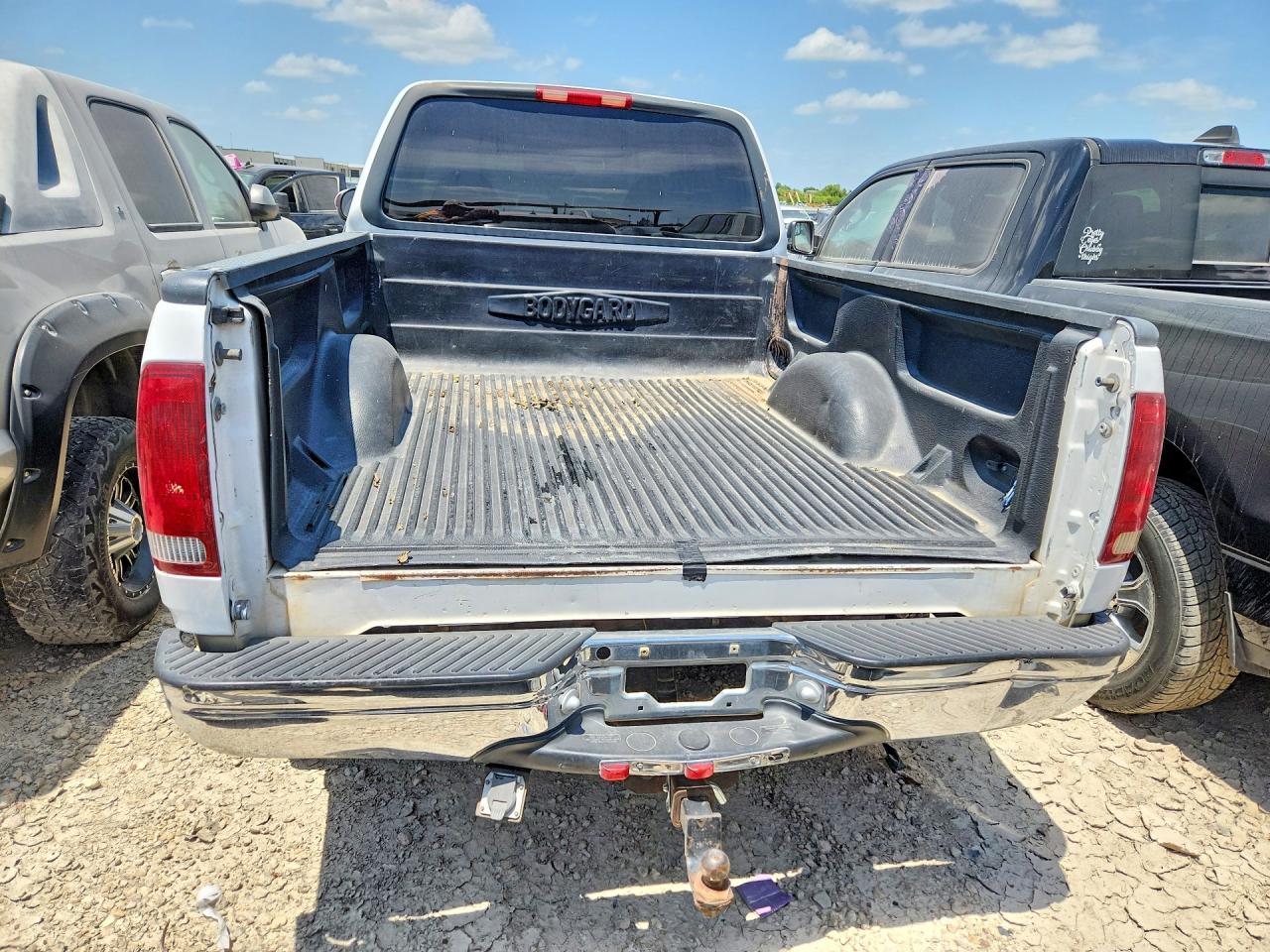 2000 Ford F150 White vin: 1FTRX18L9YKA12056